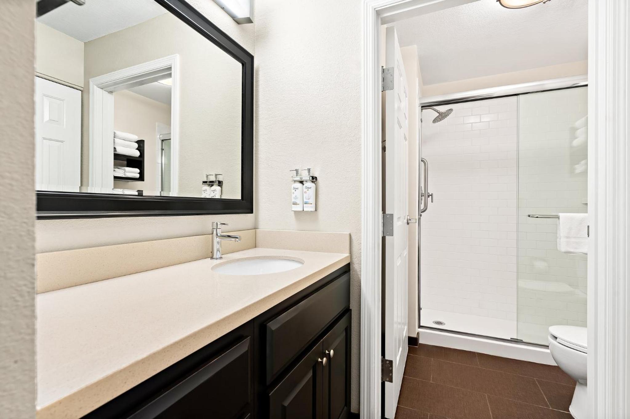 One-Bedroom King Suite - Photo 2