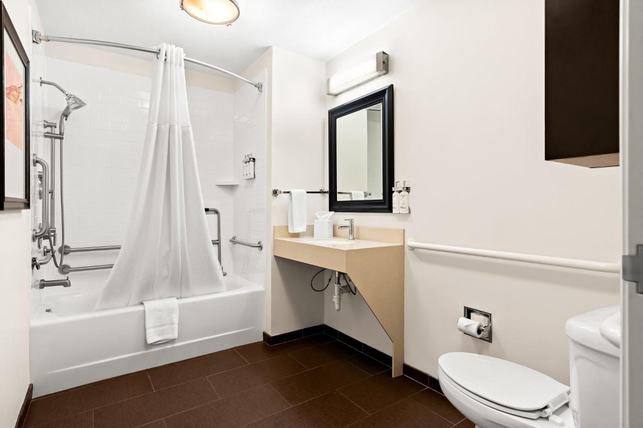 Queen Suite with Roll-In Shower - Disability Access - Photo 5