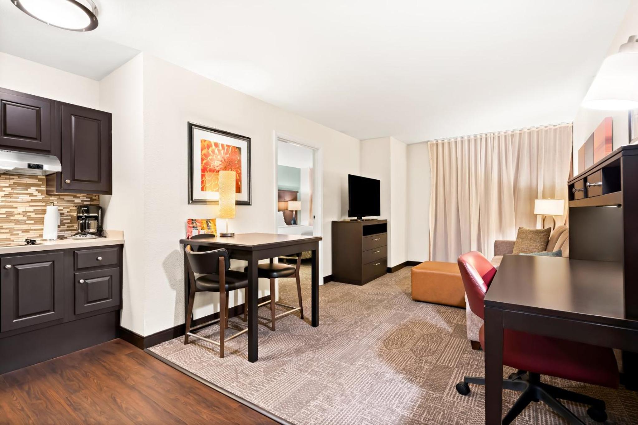 Queen Suite with Roll-In Shower - Disability Access - Photo 4