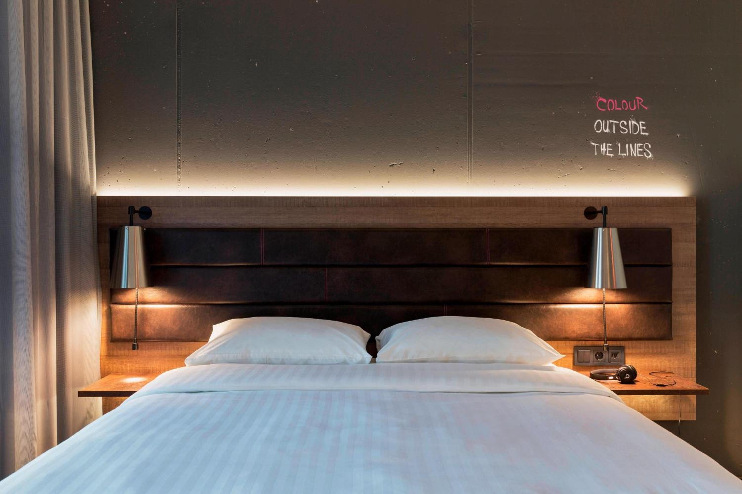 Moxy Sleeper with Queensize Bed