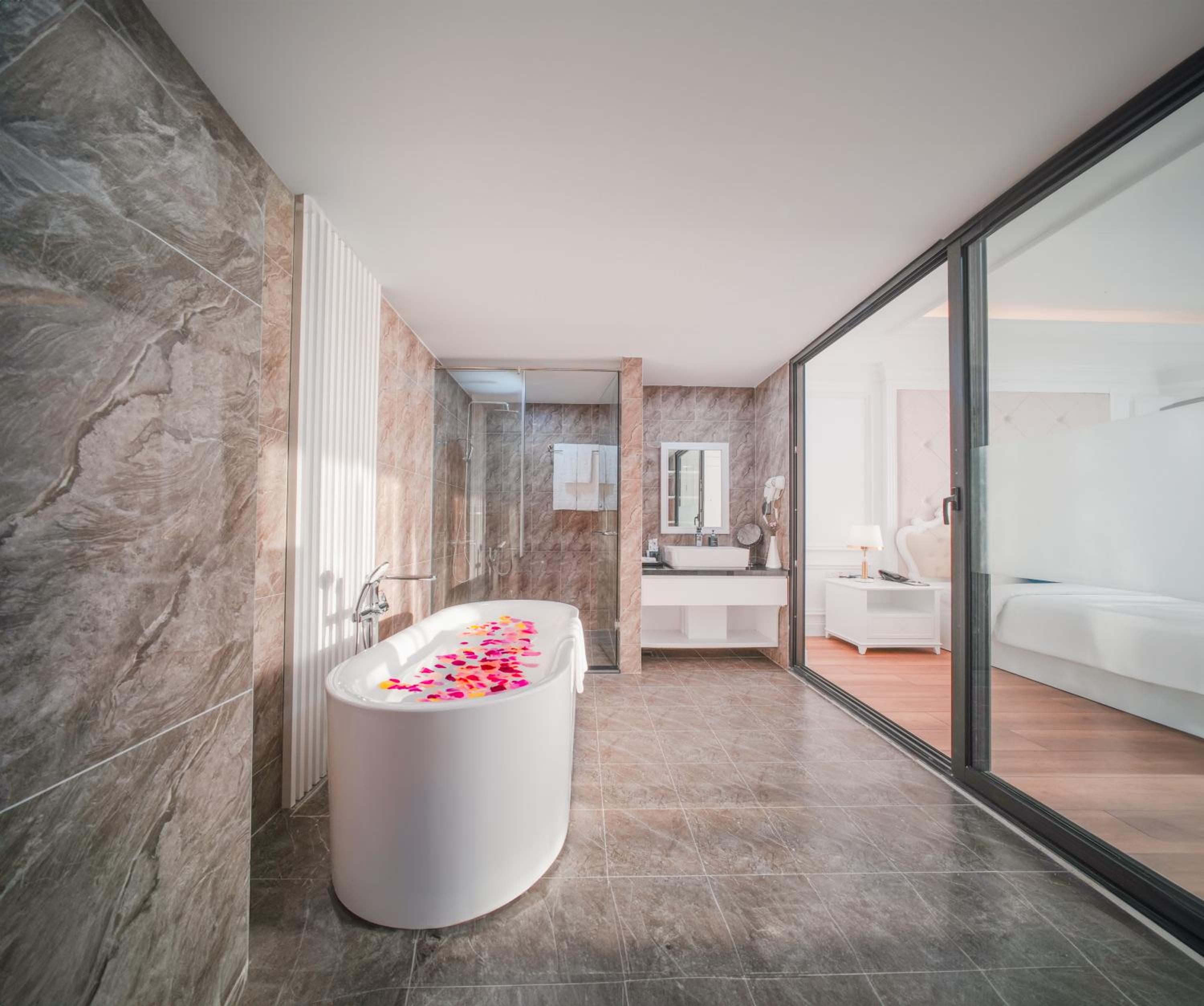 Suite with Sea View - Photo 16