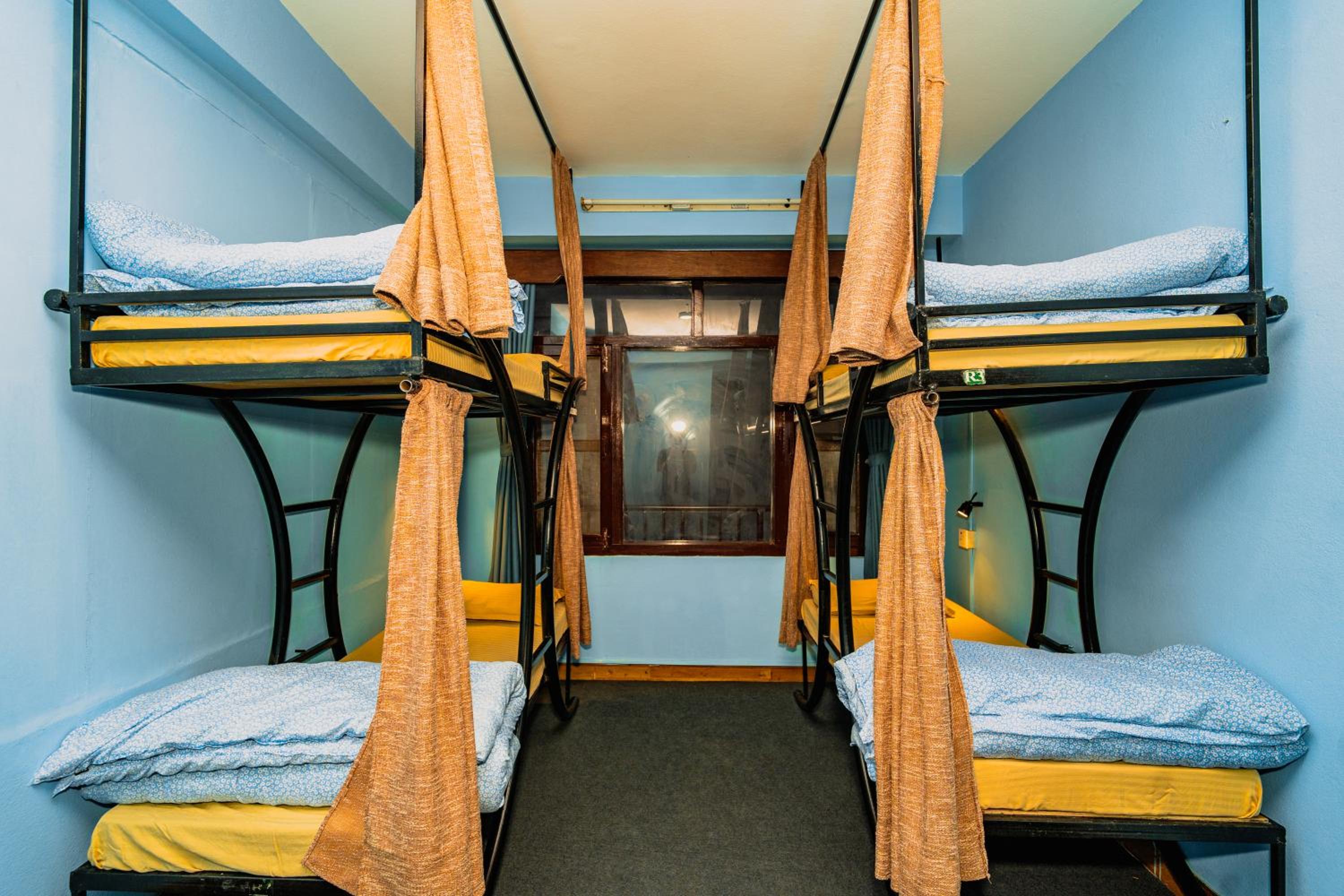 Bed in 4-Bed Mixed Dormitory Room photo 3