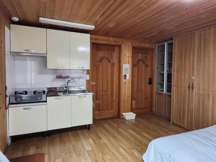 One-Bedroom House photo 3