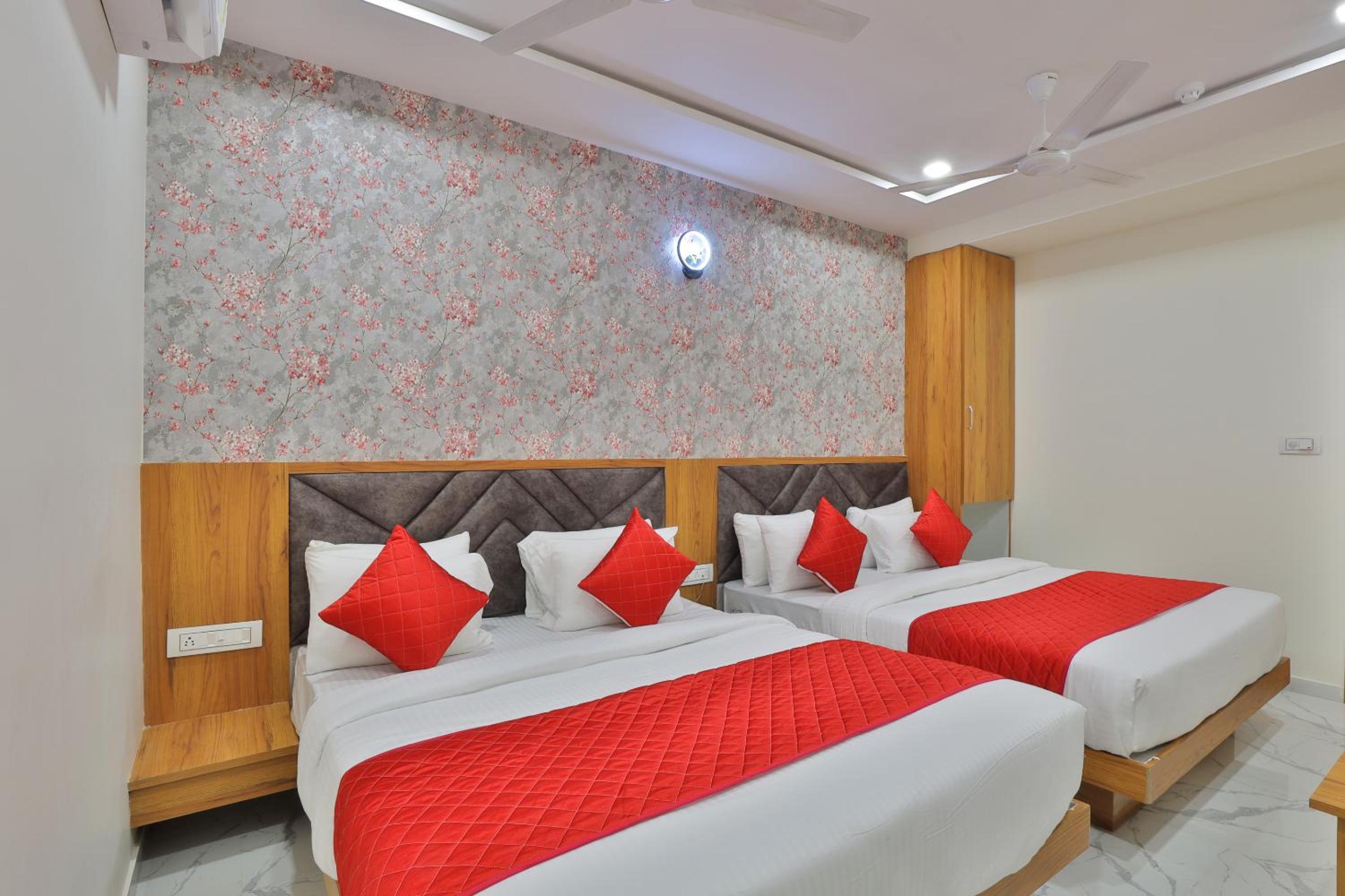Quadruple Room - Photo 5