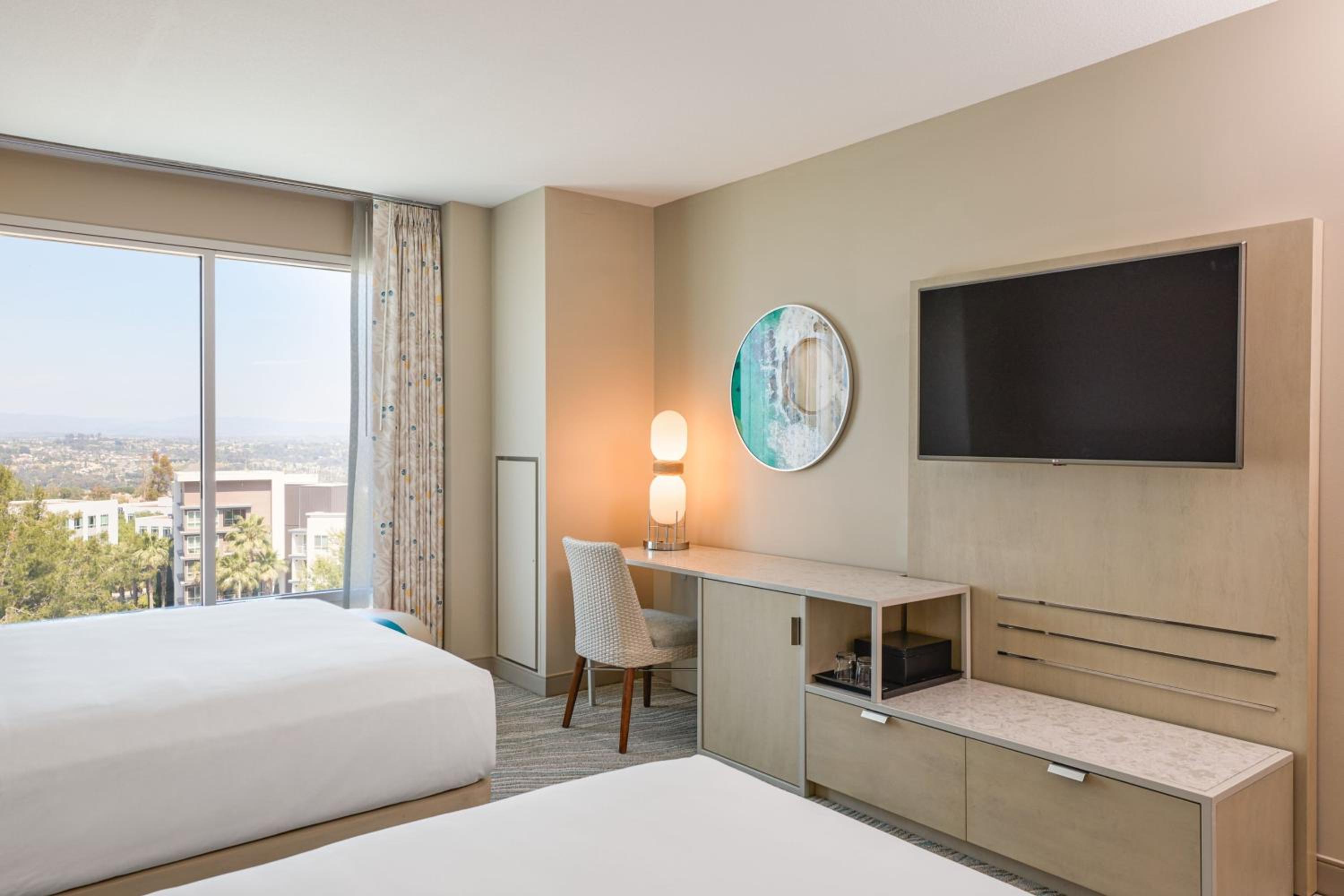 Queen Room with Two Queen Beds and Pool View - Photo 5