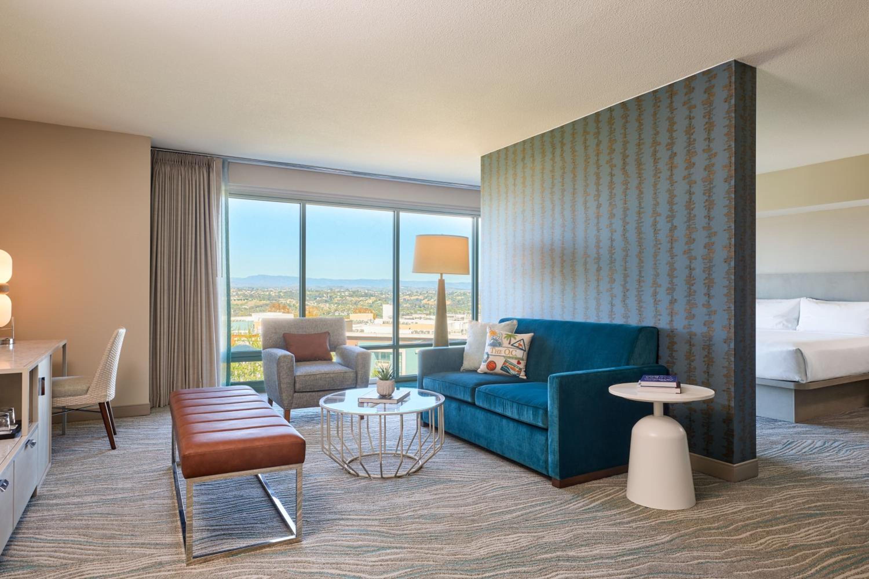 Executive Suite, 1 King - Photo 1
