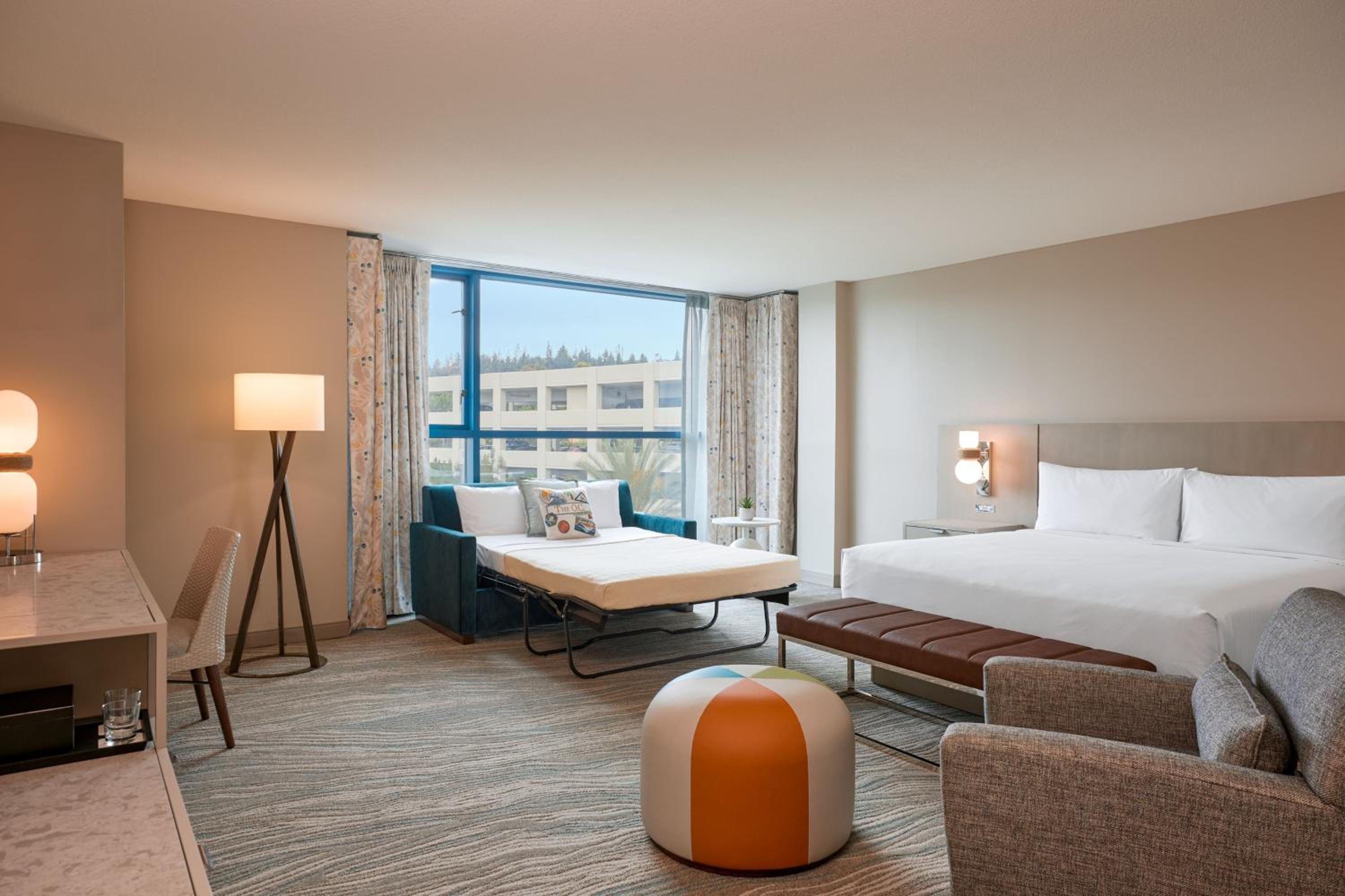 Junior Suite, 1 King - Photo 4