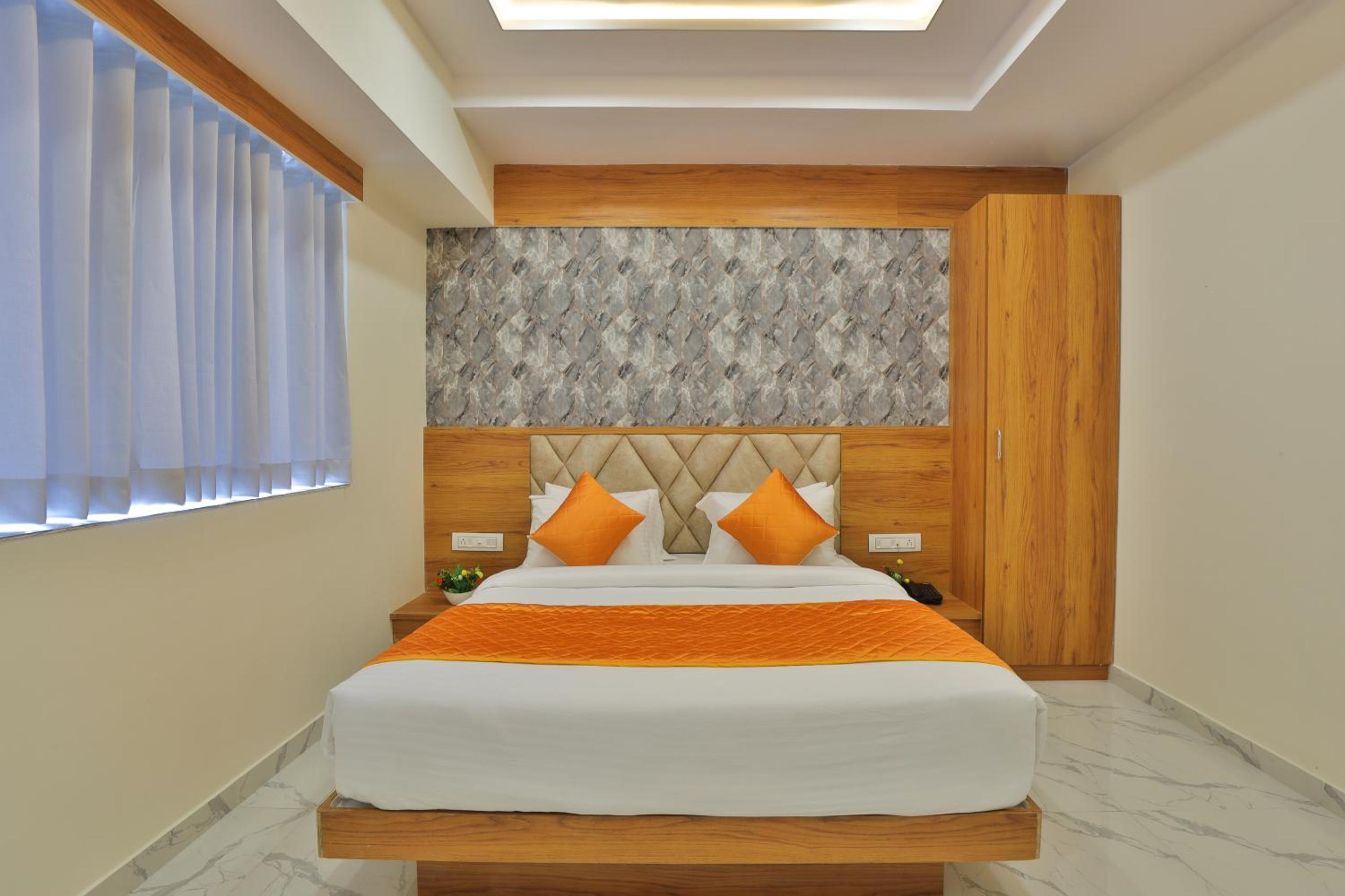 Double Room - Photo 11