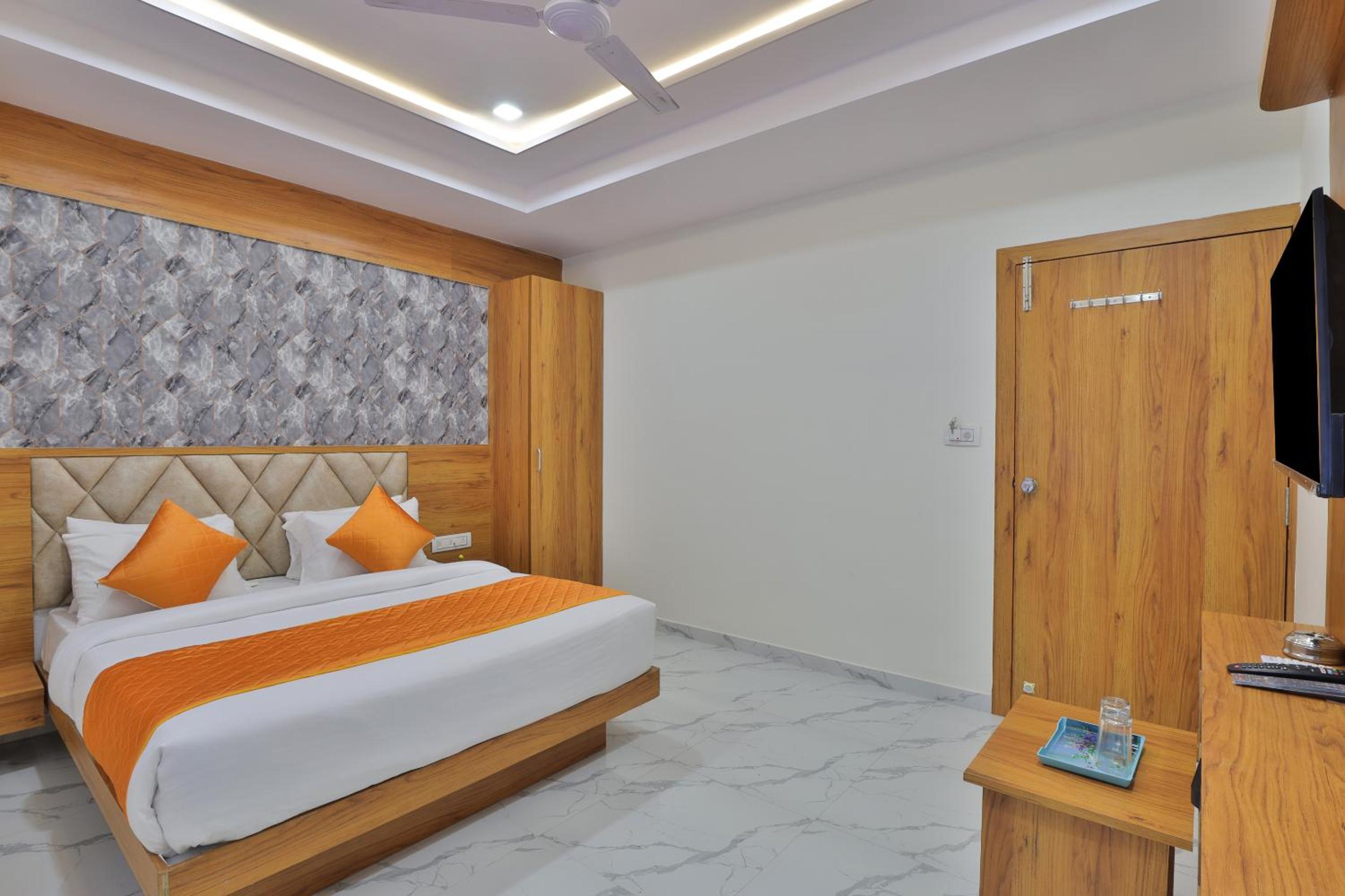 Double Room - Photo 8