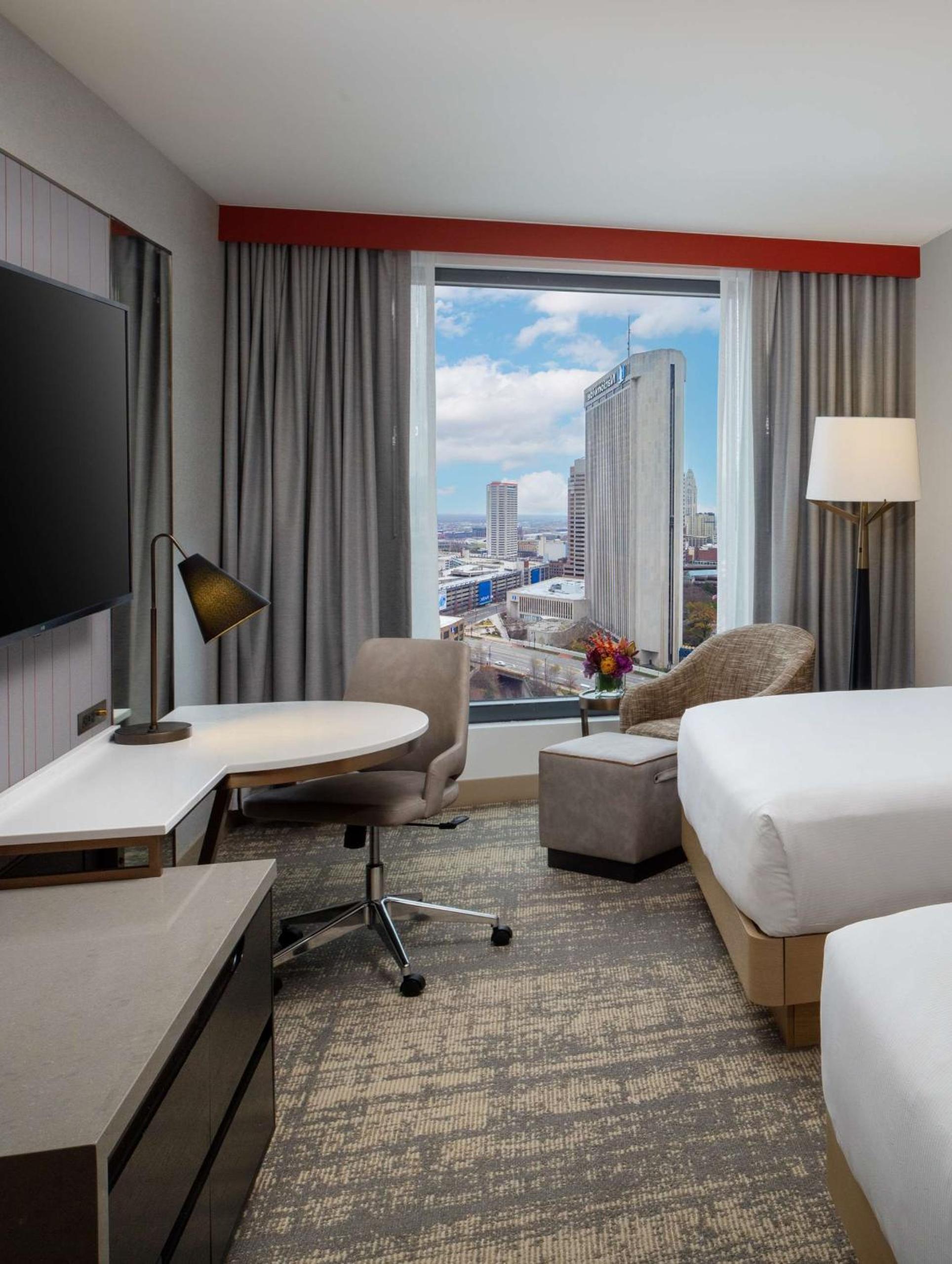 Deluxe Queen Room with Two Queen Beds - Photo 4