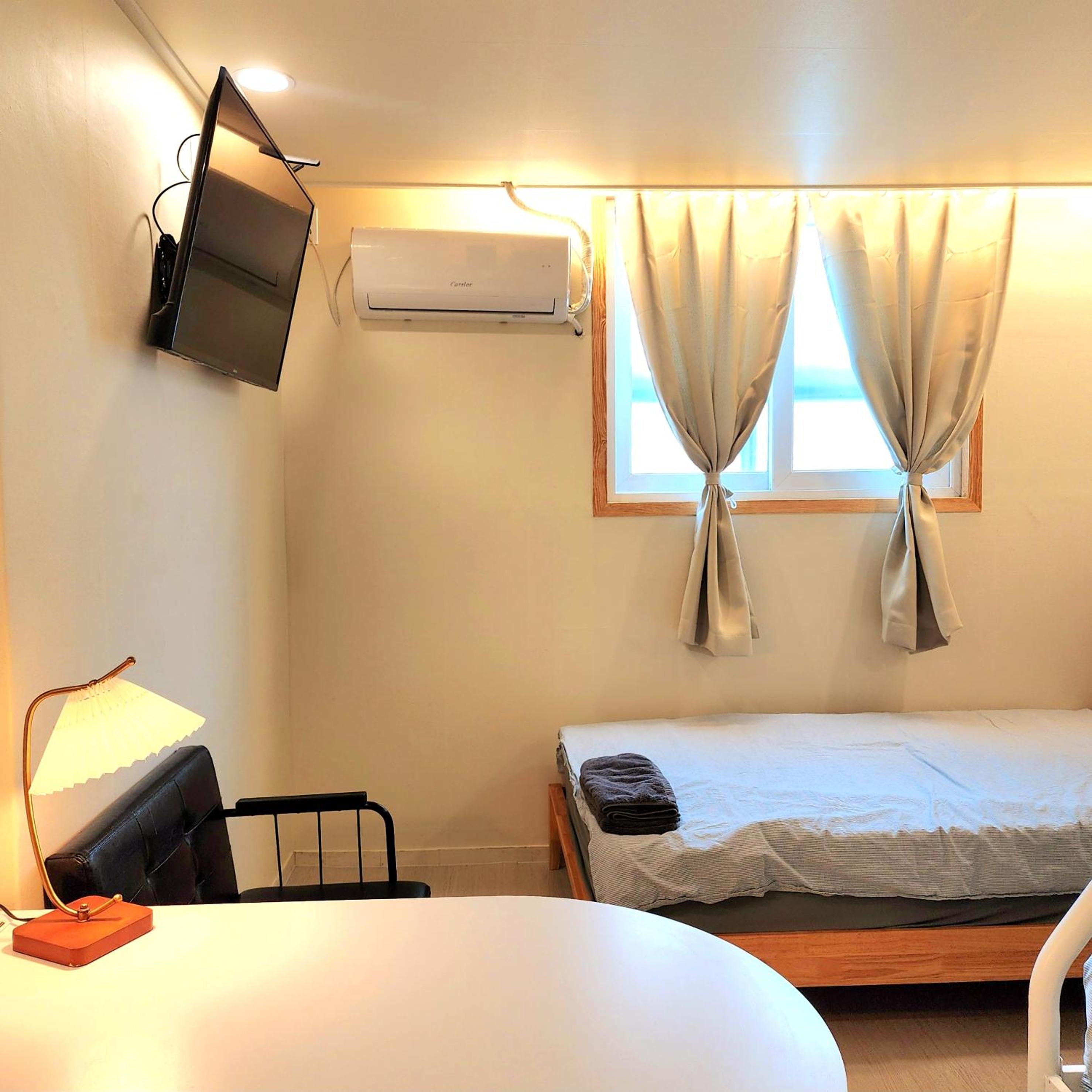 Standard Family Room - Photo 7