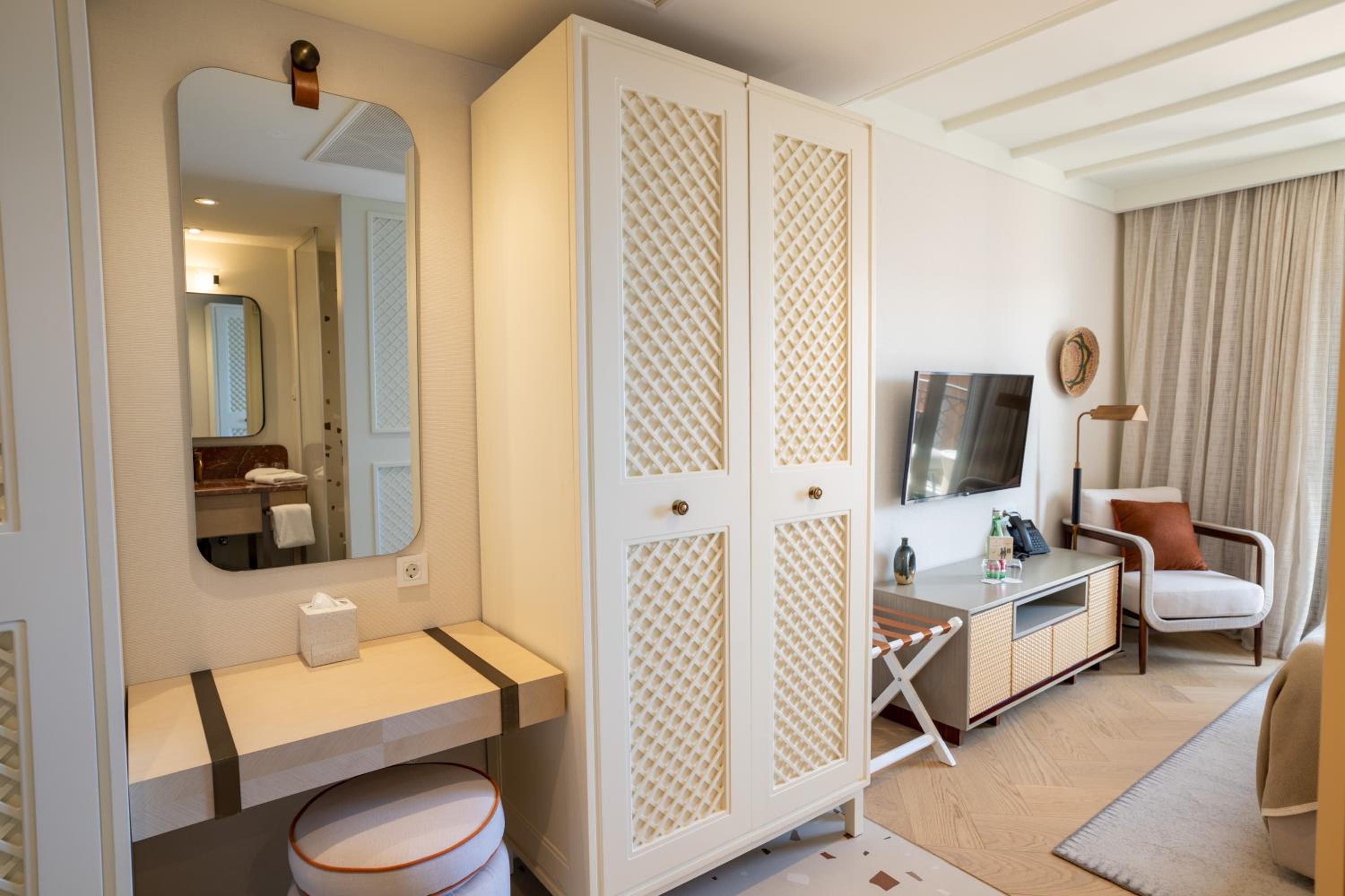 Double or Twin Room with Sea View- Villa Camellia annex building - Photo 11