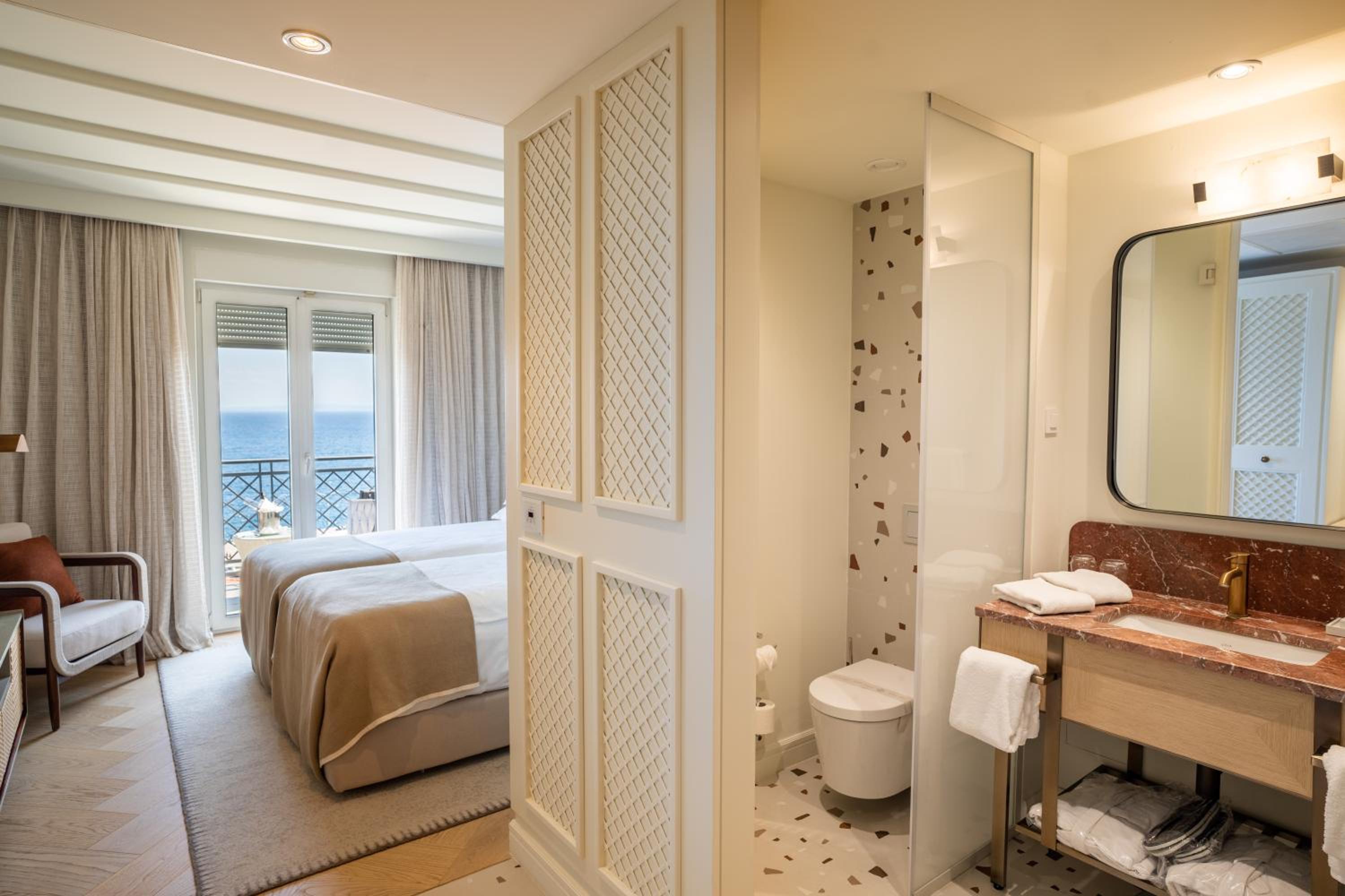 Double or Twin Room with Sea View- Villa Camellia annex building - Photo 9
