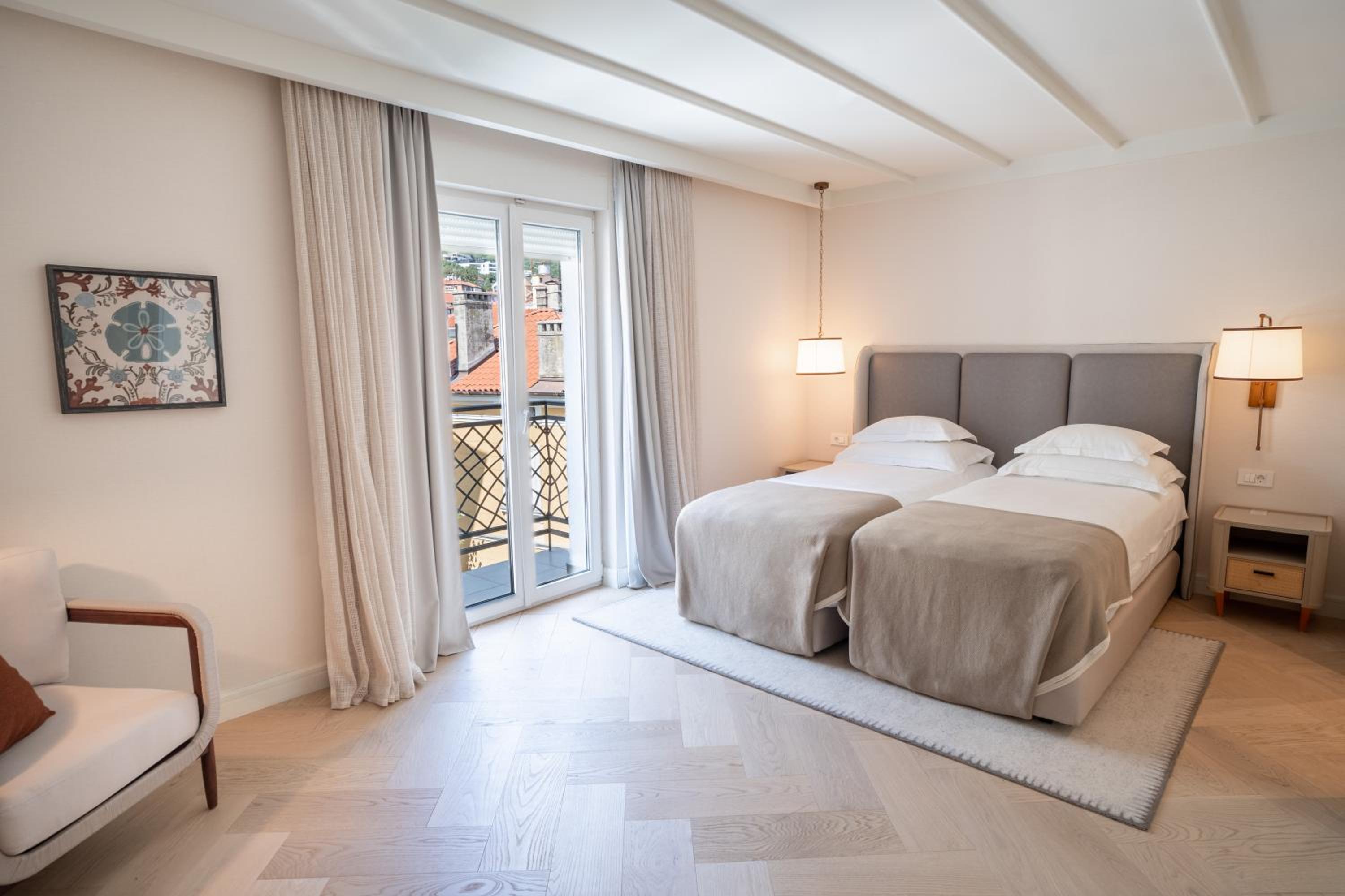 Double or Twin Room with Sea View- Villa Camellia annex building - Photo 8