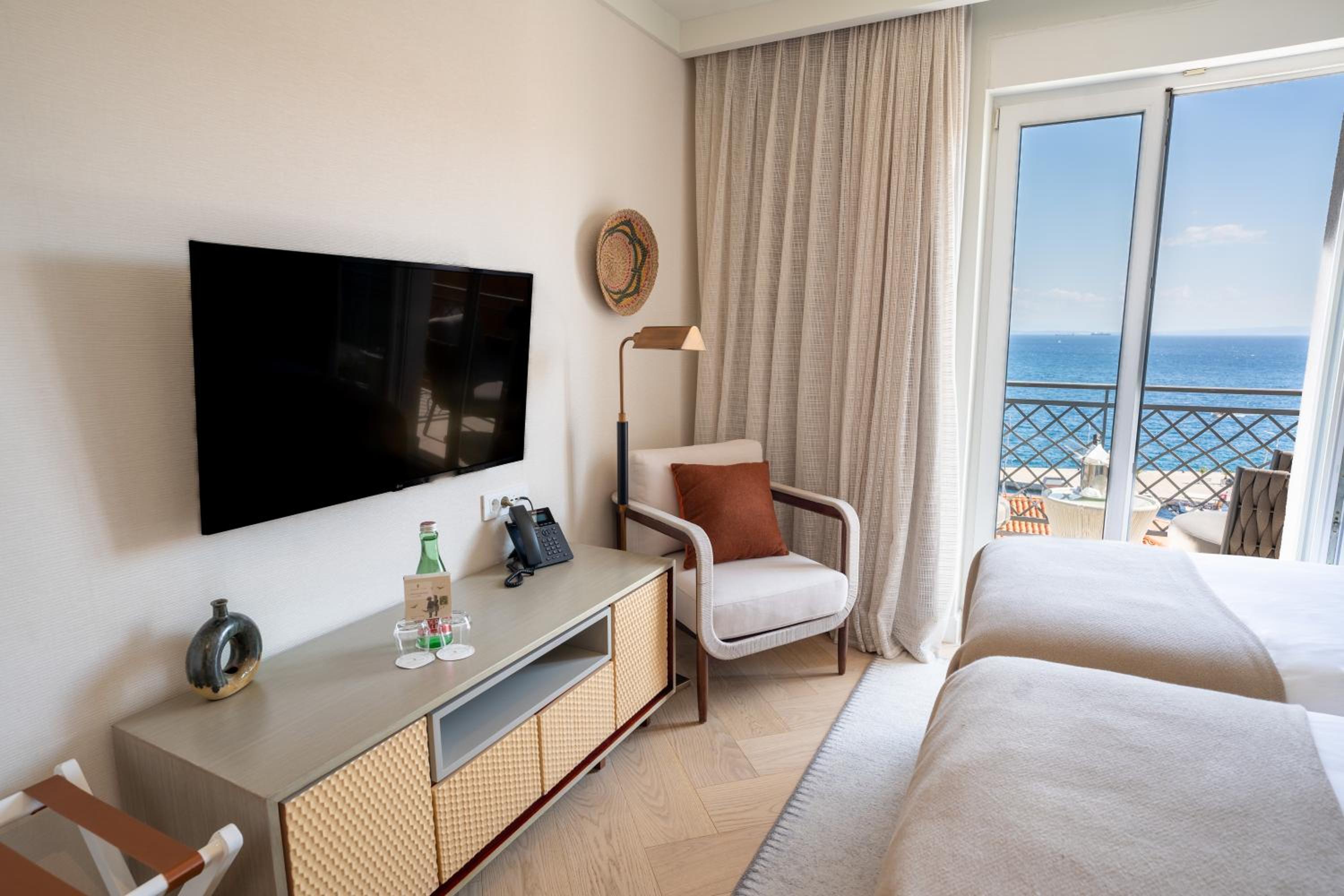 Double or Twin Room with Sea View- Villa Camellia annex building - Photo 6