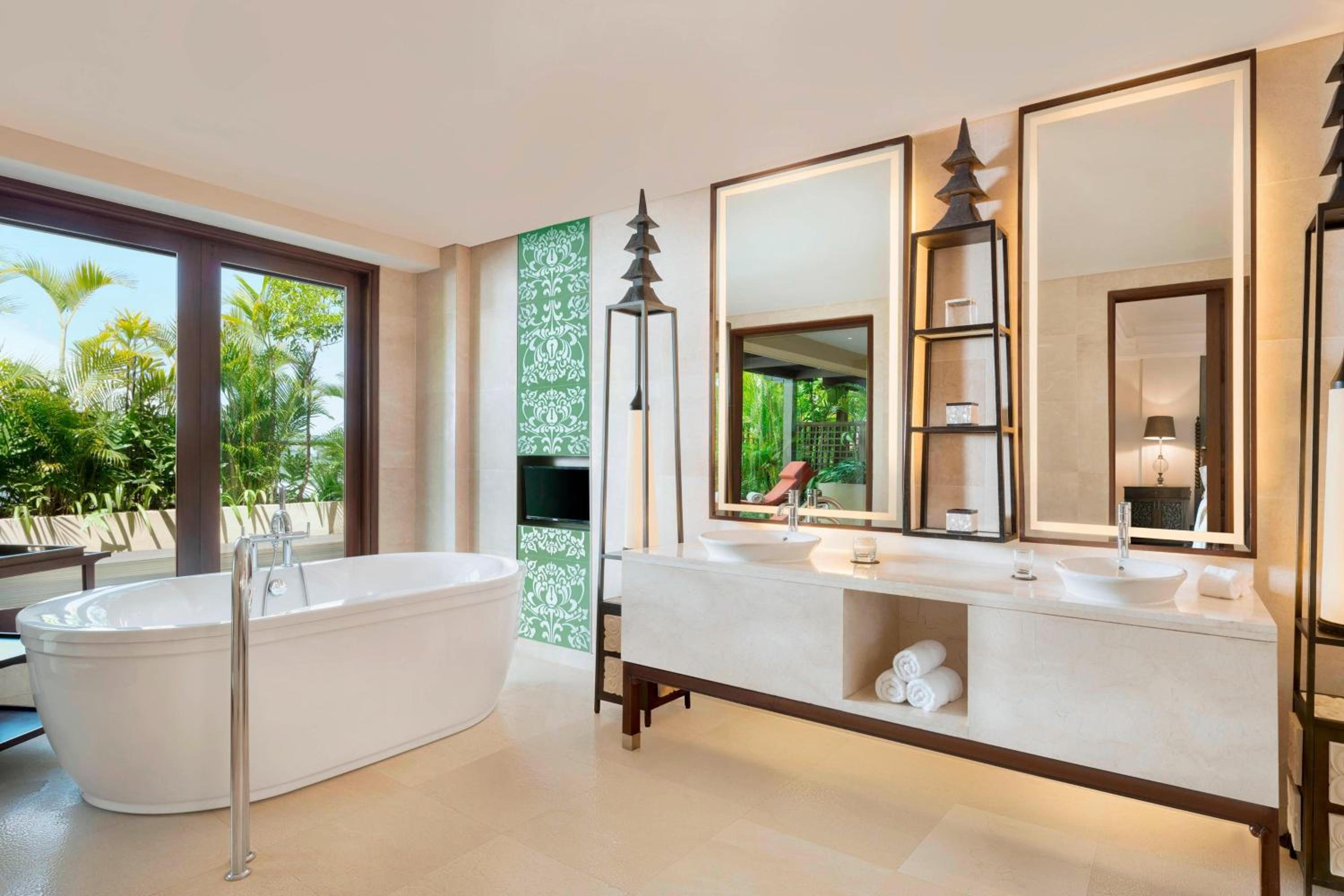 St Regis Orchid Suite, 1 Bedroom Suite, 2 Double, Balcony - Photo 2