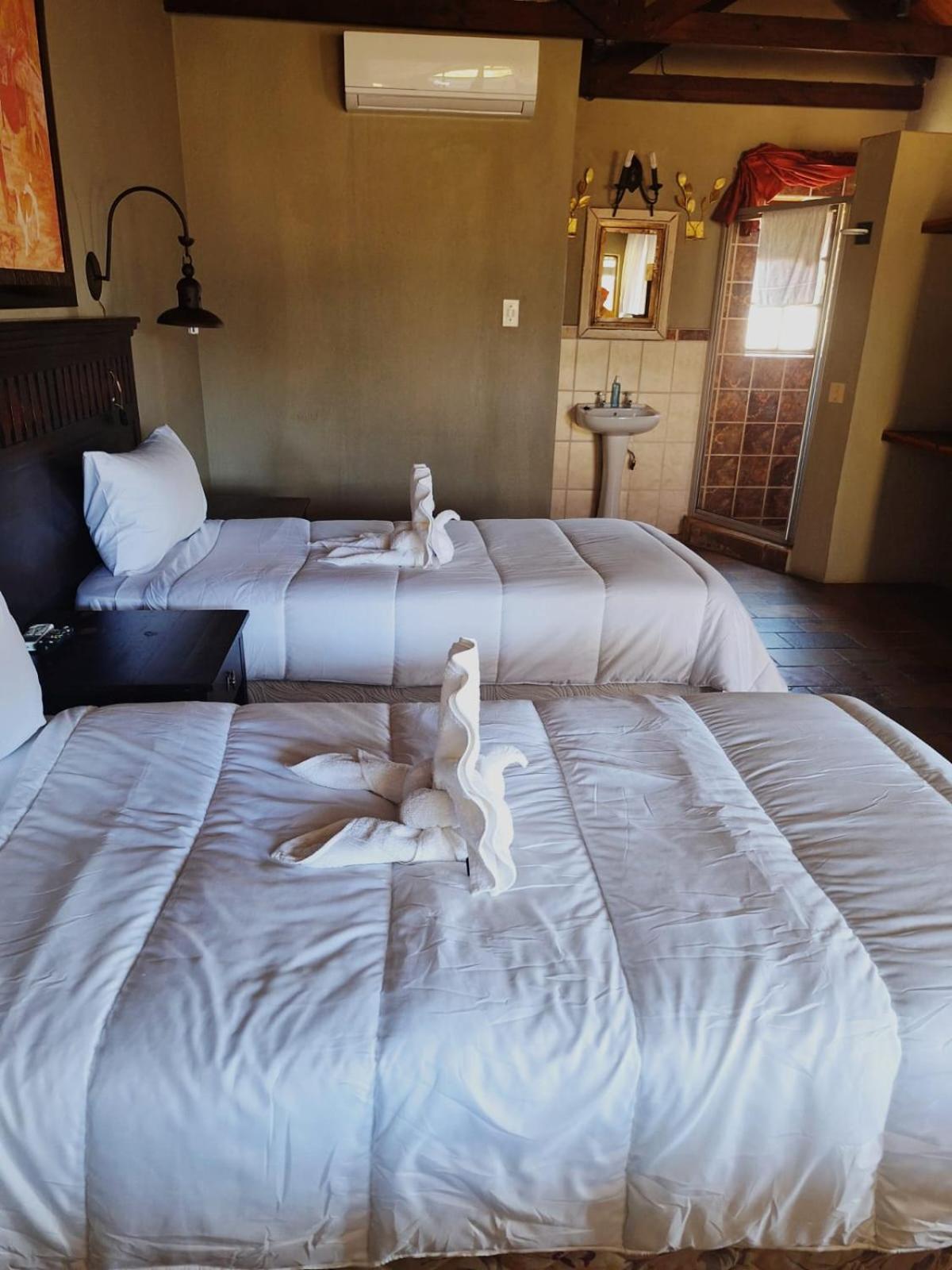Twin Room with Lake View - Photo 4