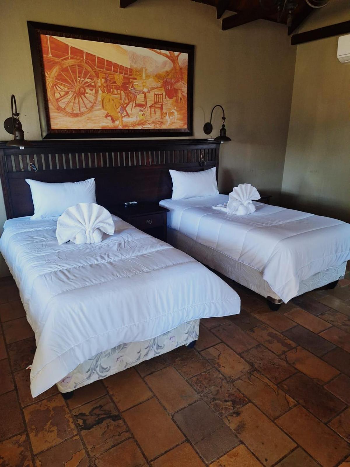 Twin Room with Lake View - Photo 2