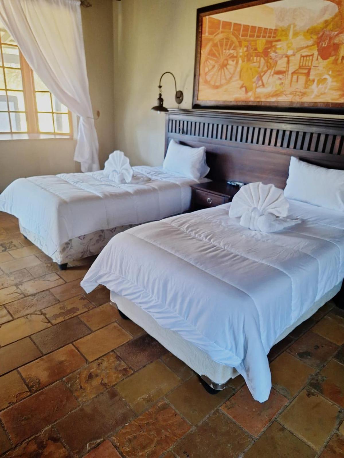 Twin Room with Lake View - Photo 3