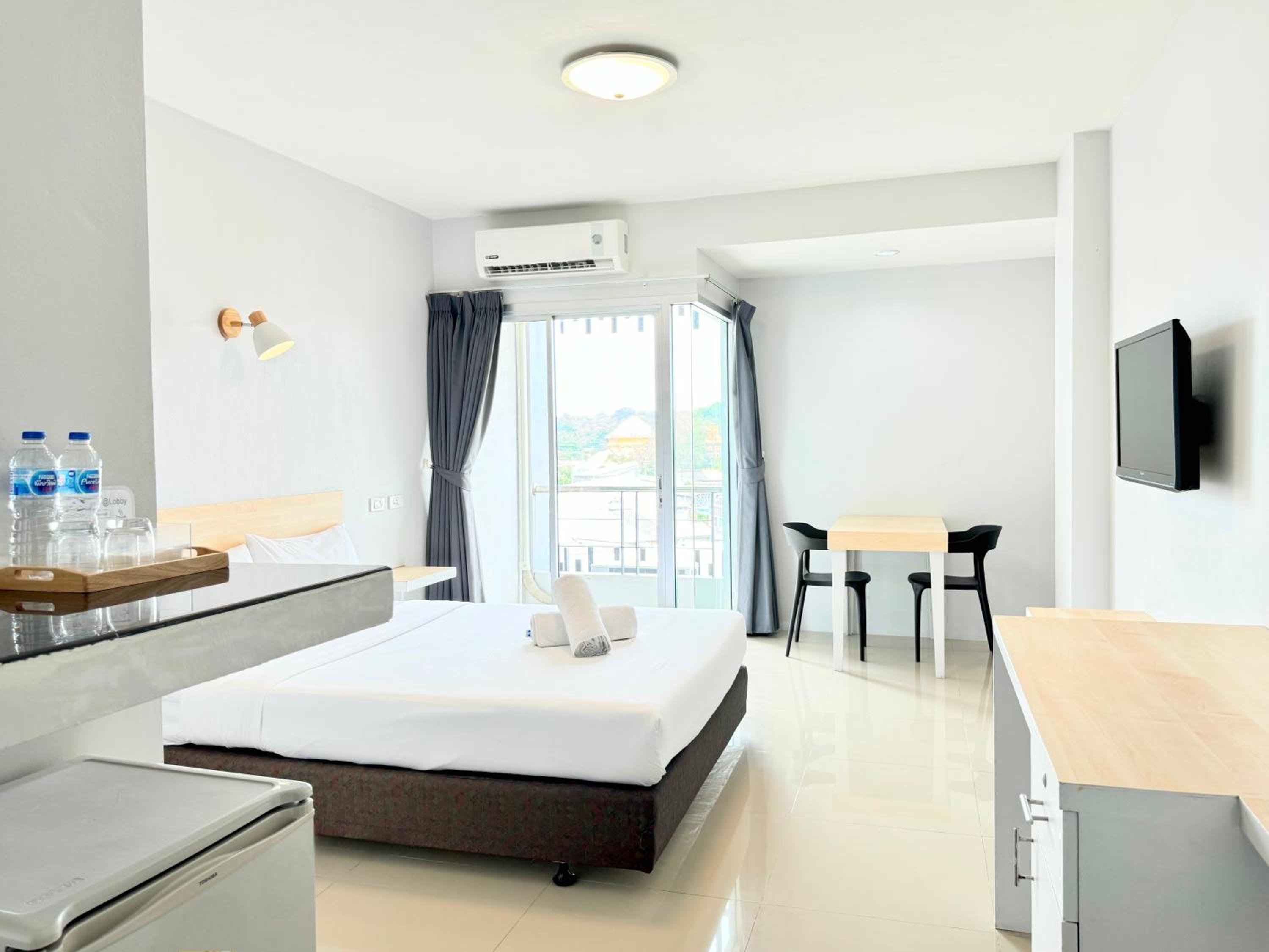Deluxe Queen Room - Photo 5