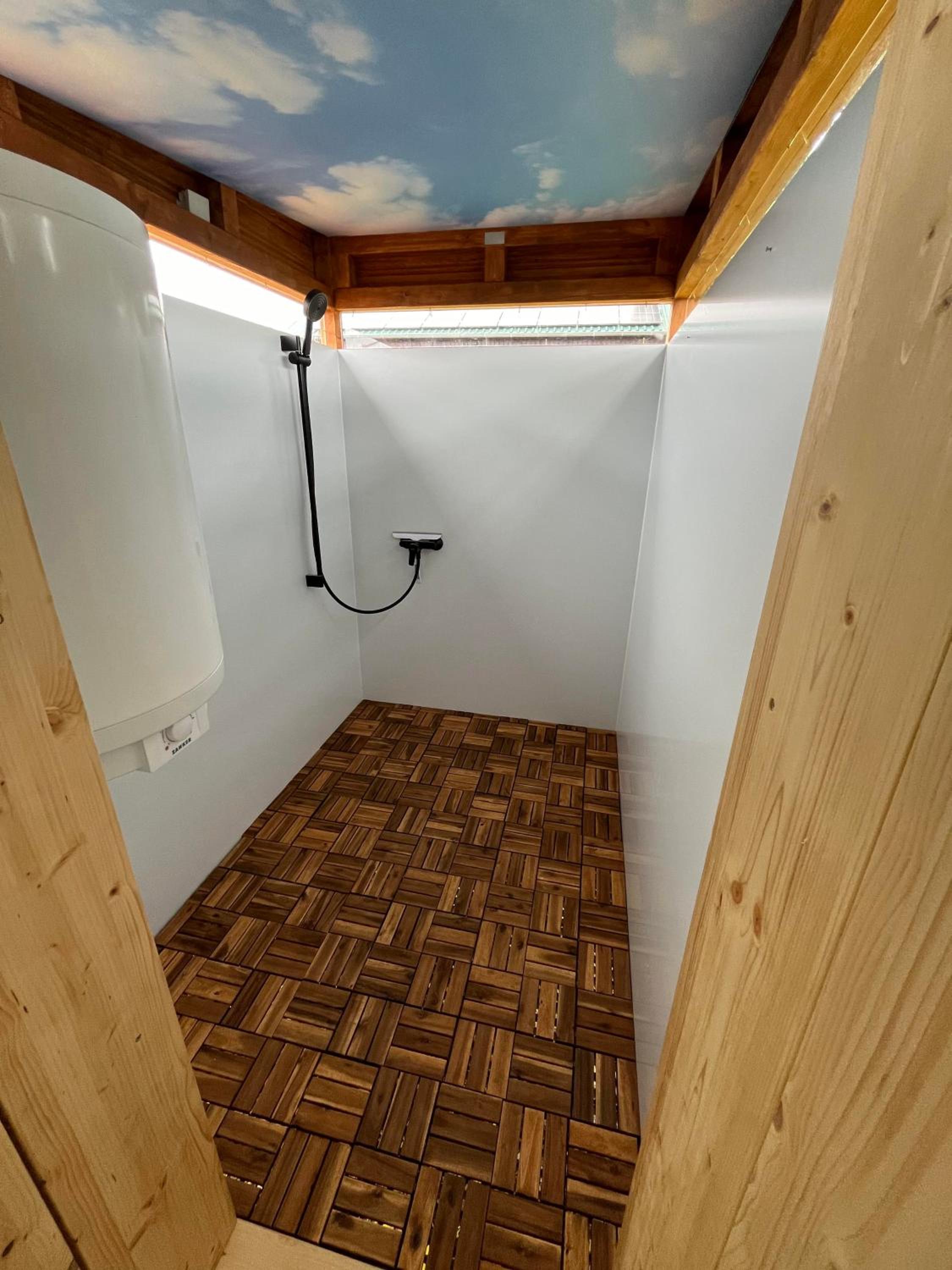 Mobile Home photo 2