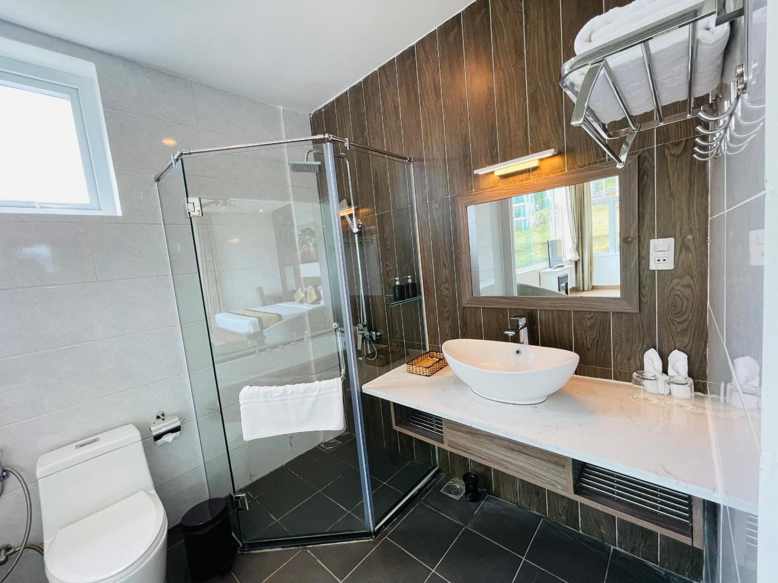 Premier Double Room with Lake View photo 3