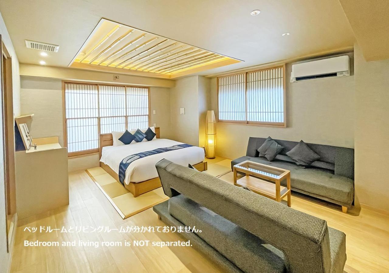 Queen Suite with Spa Bath photo 2