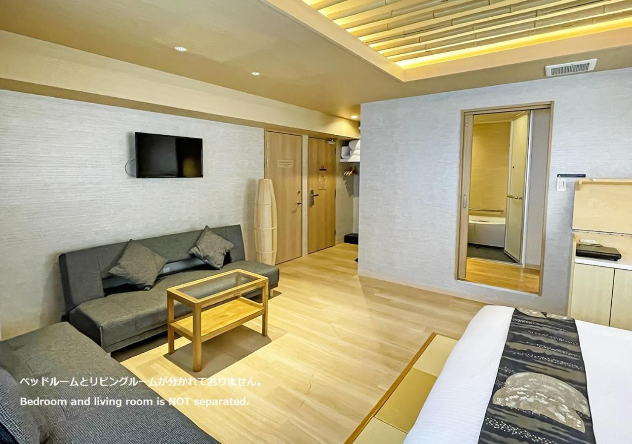 Queen Suite with Spa Bath photo 3