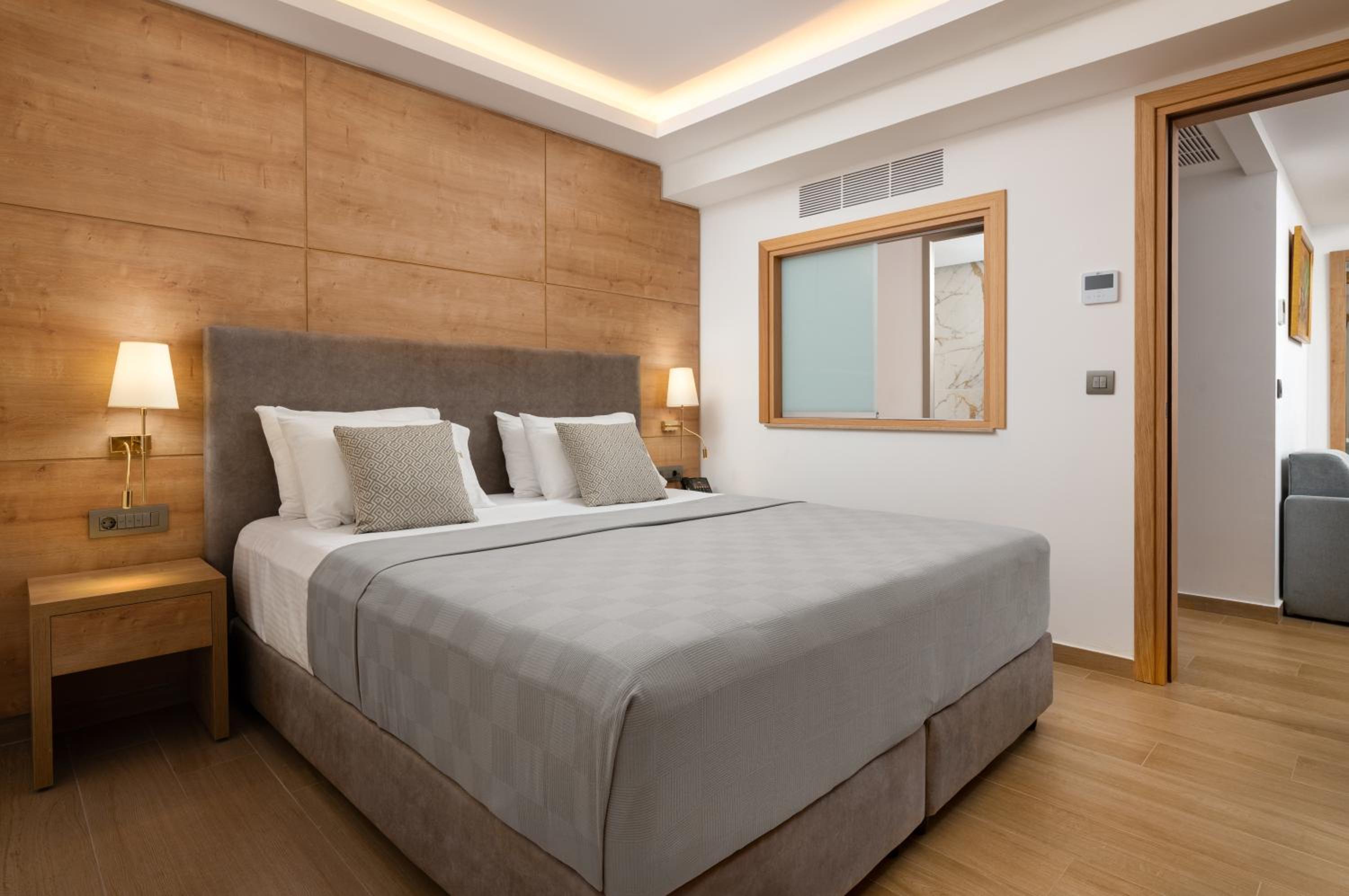 Junior Suite with Balcony photo 1