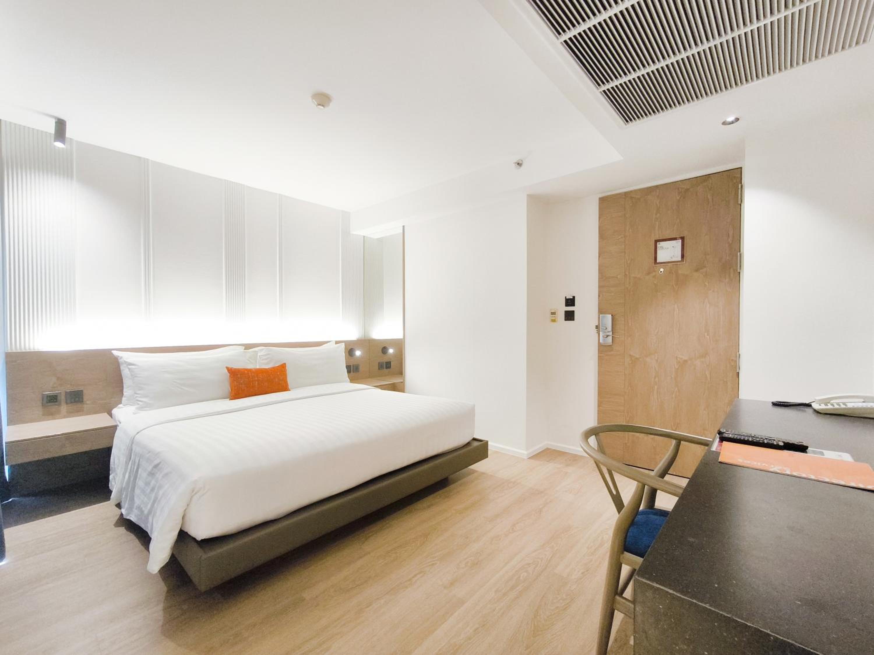  Premier Corner Room photo 2