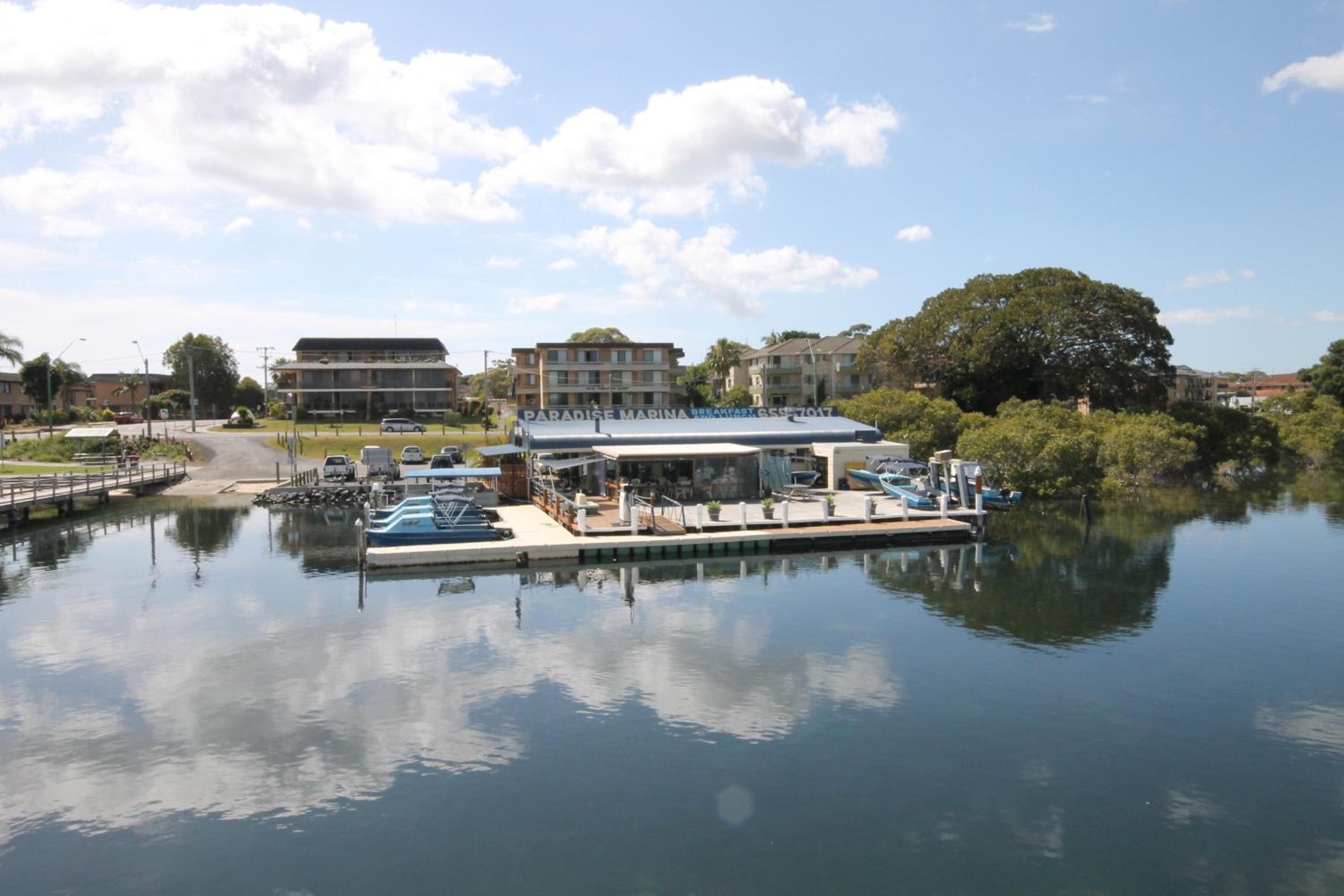 Two-Bedroom Apartment with Lake View photo 2