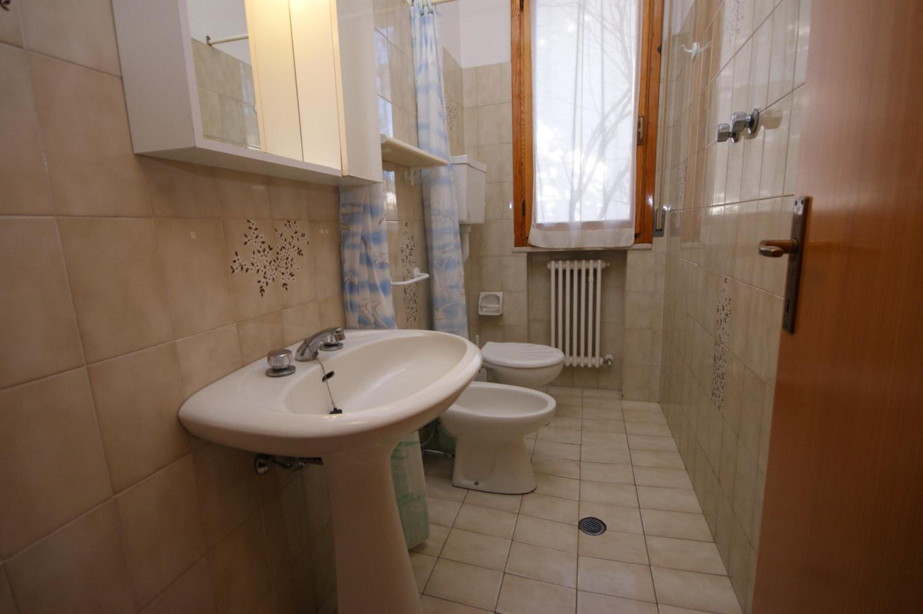 Three-Bedroom Apartment with Balcony photo 3