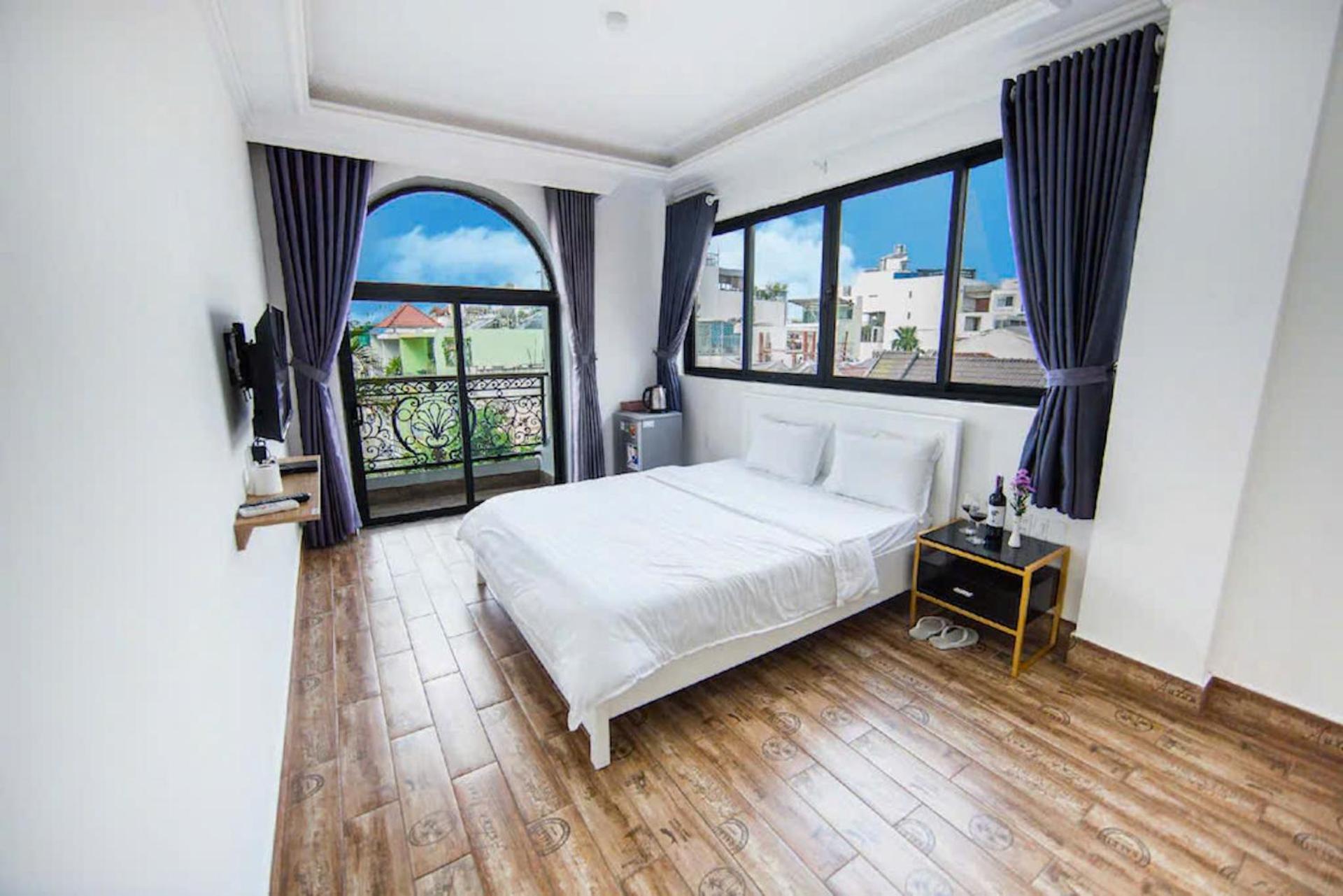 Queen Room with Balcony
