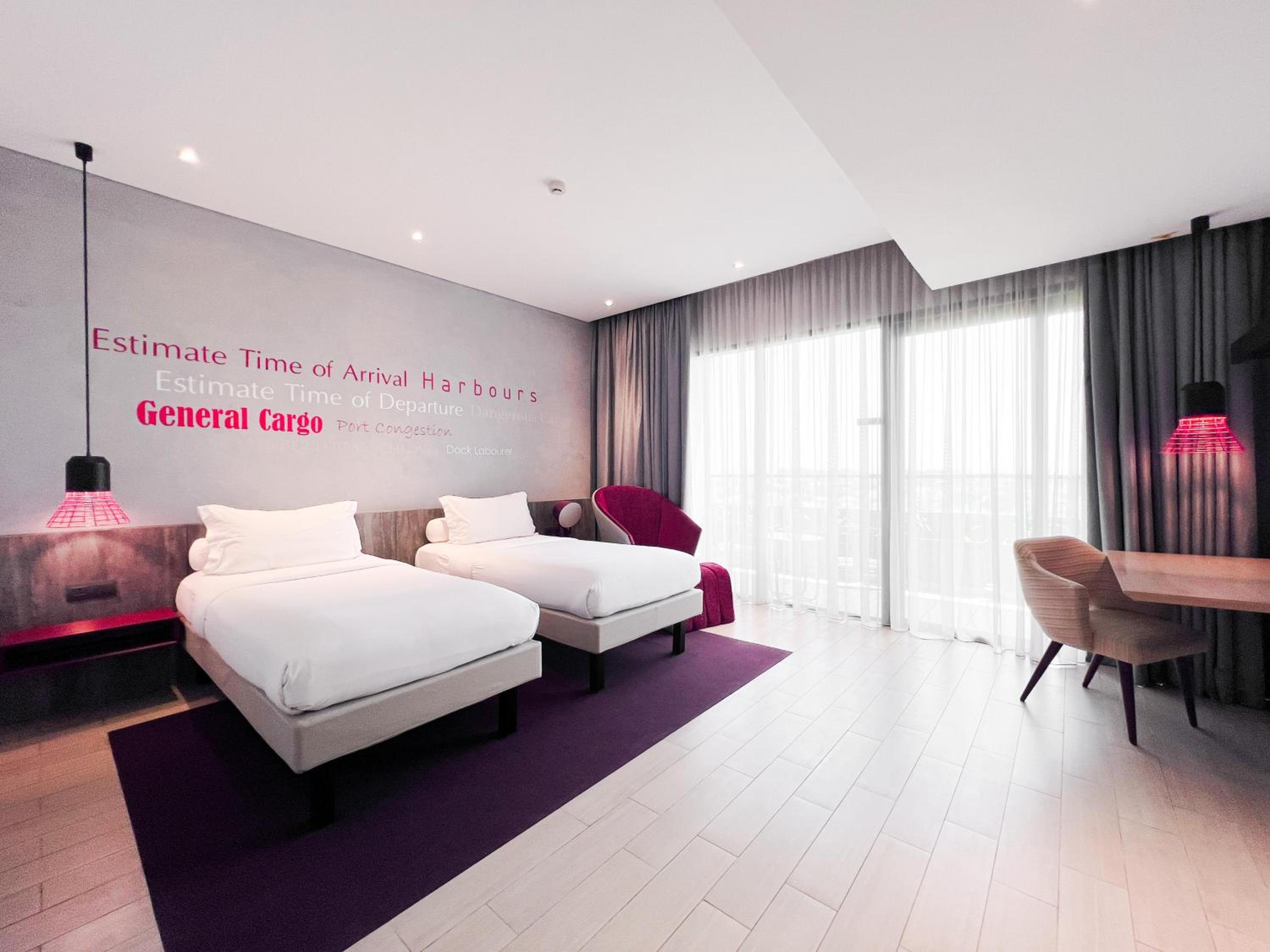 Junior Suite with Twin Beds and Balcony