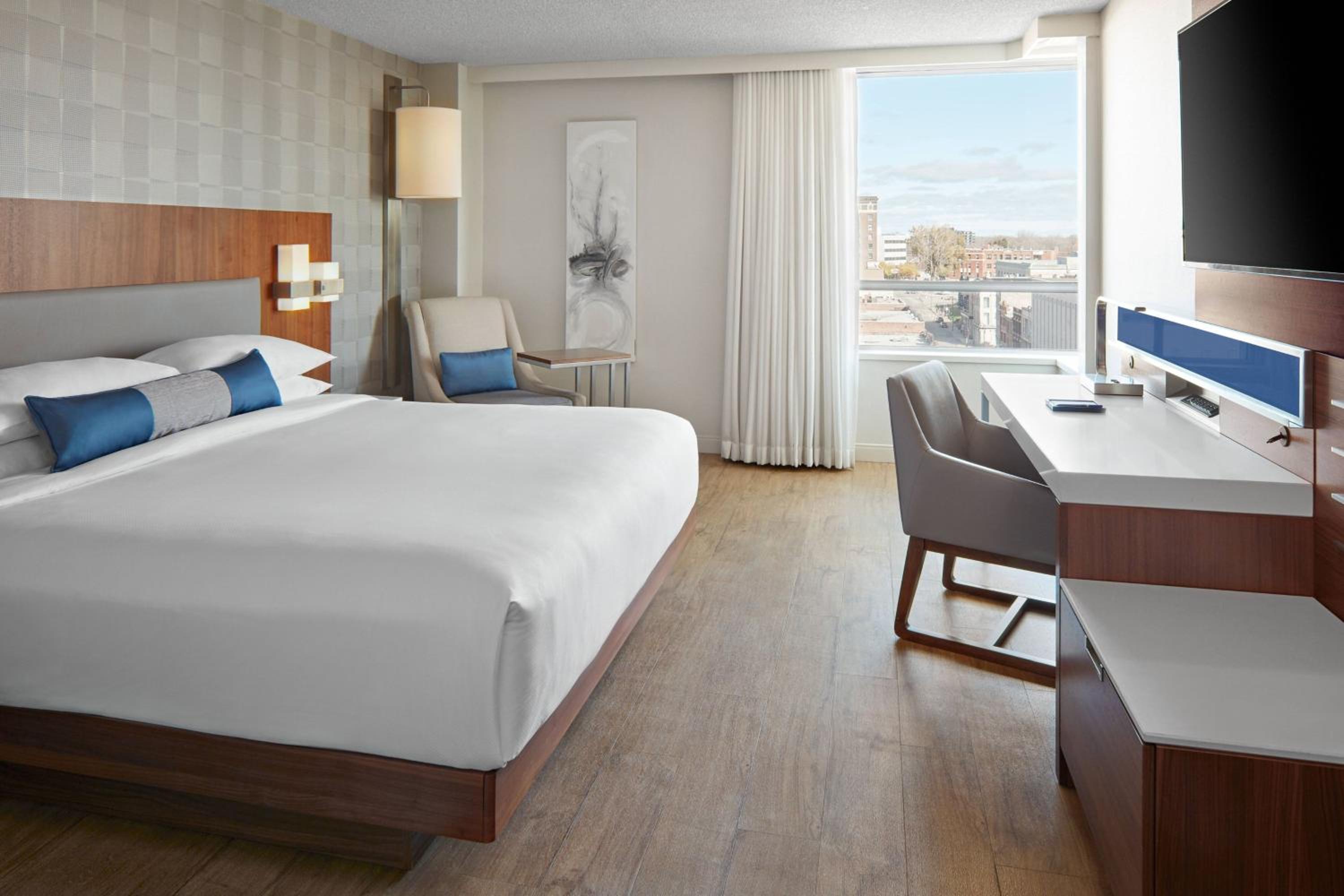 1 King Bed, Guest Room - Photo 1