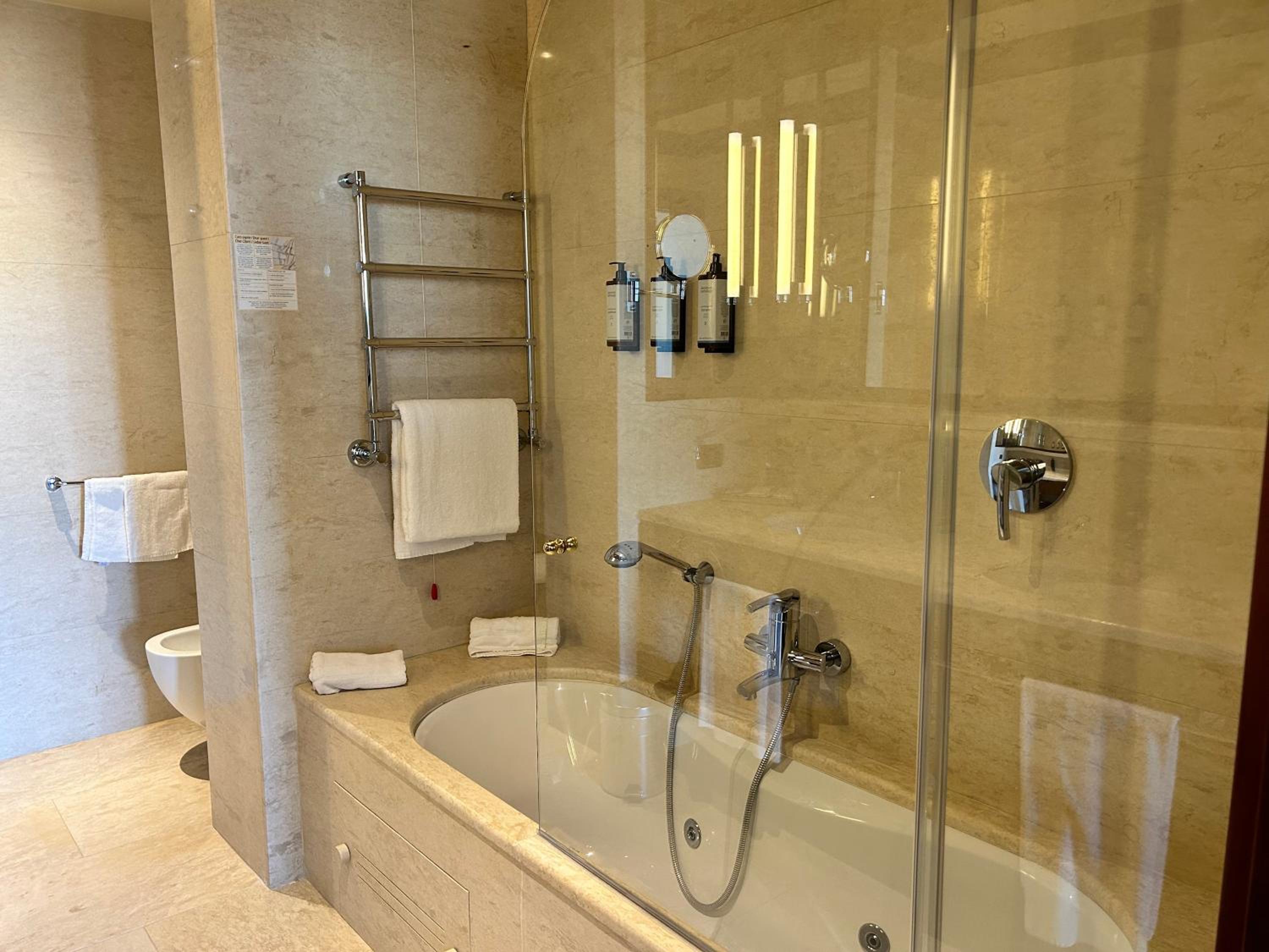 Presidential Suite photo 3