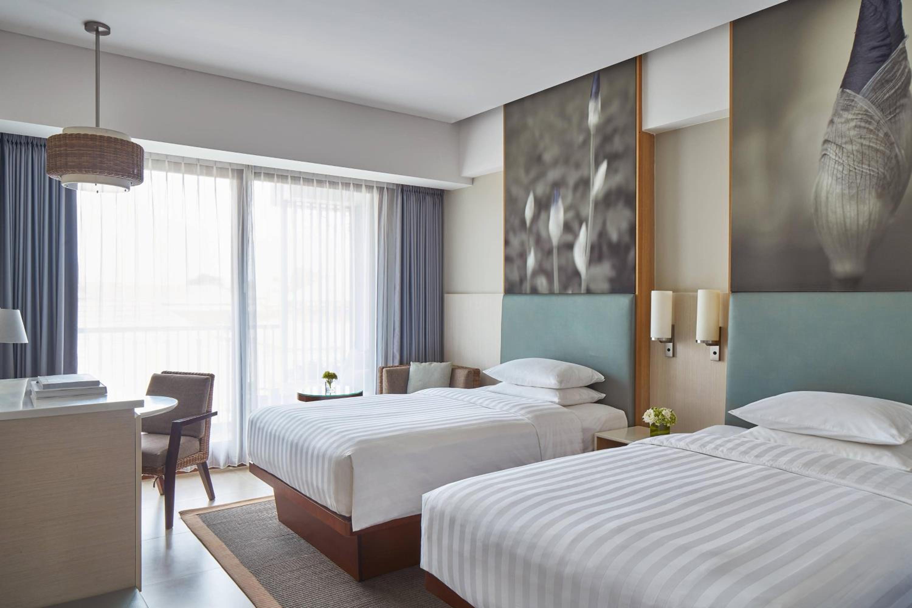 Deluxe Twin Room with Balcony and City View photo 3