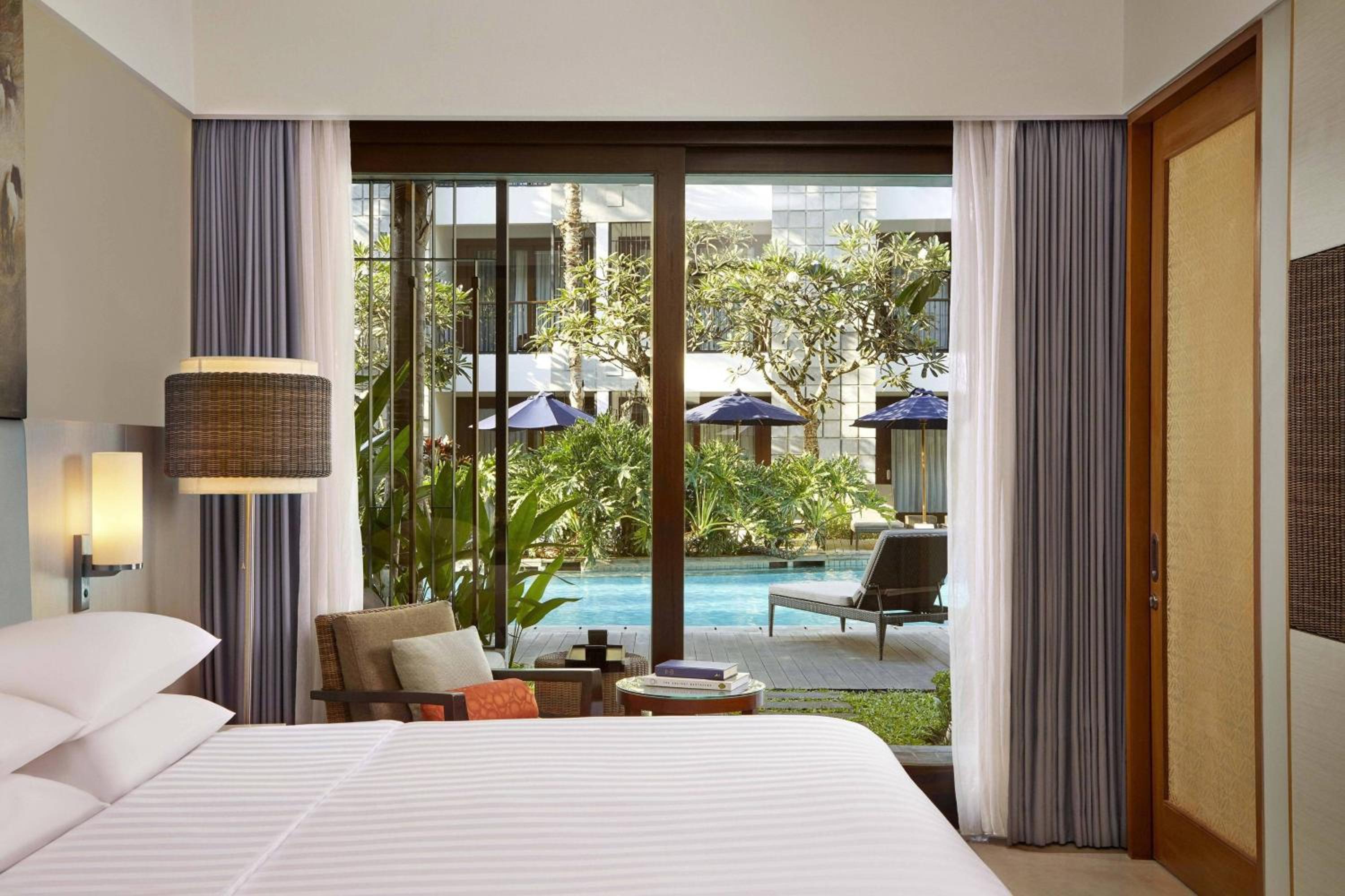 Deluxe King Room with Pool Terrace photo 3