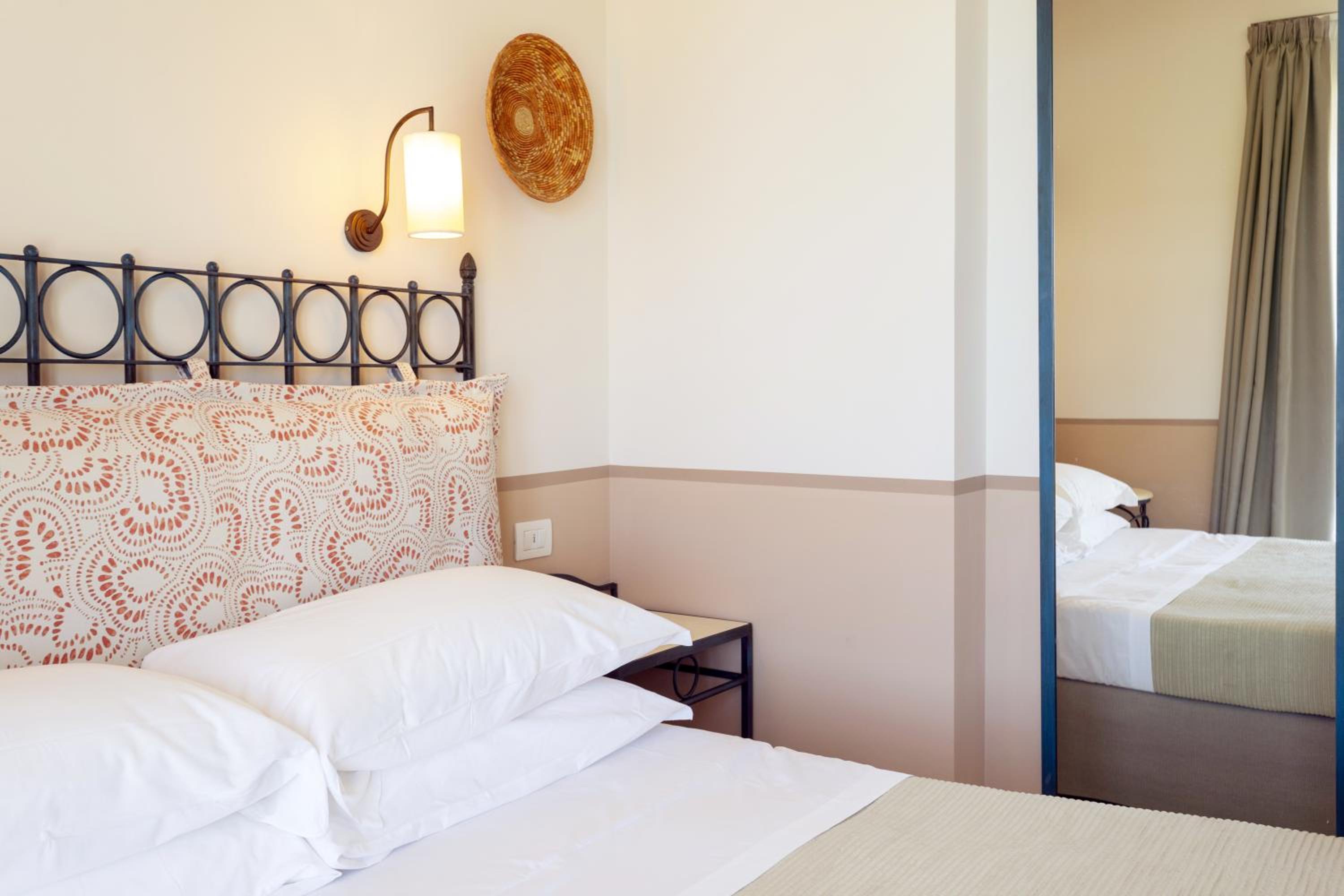 Superior Double Room with Sea View - Photo 5