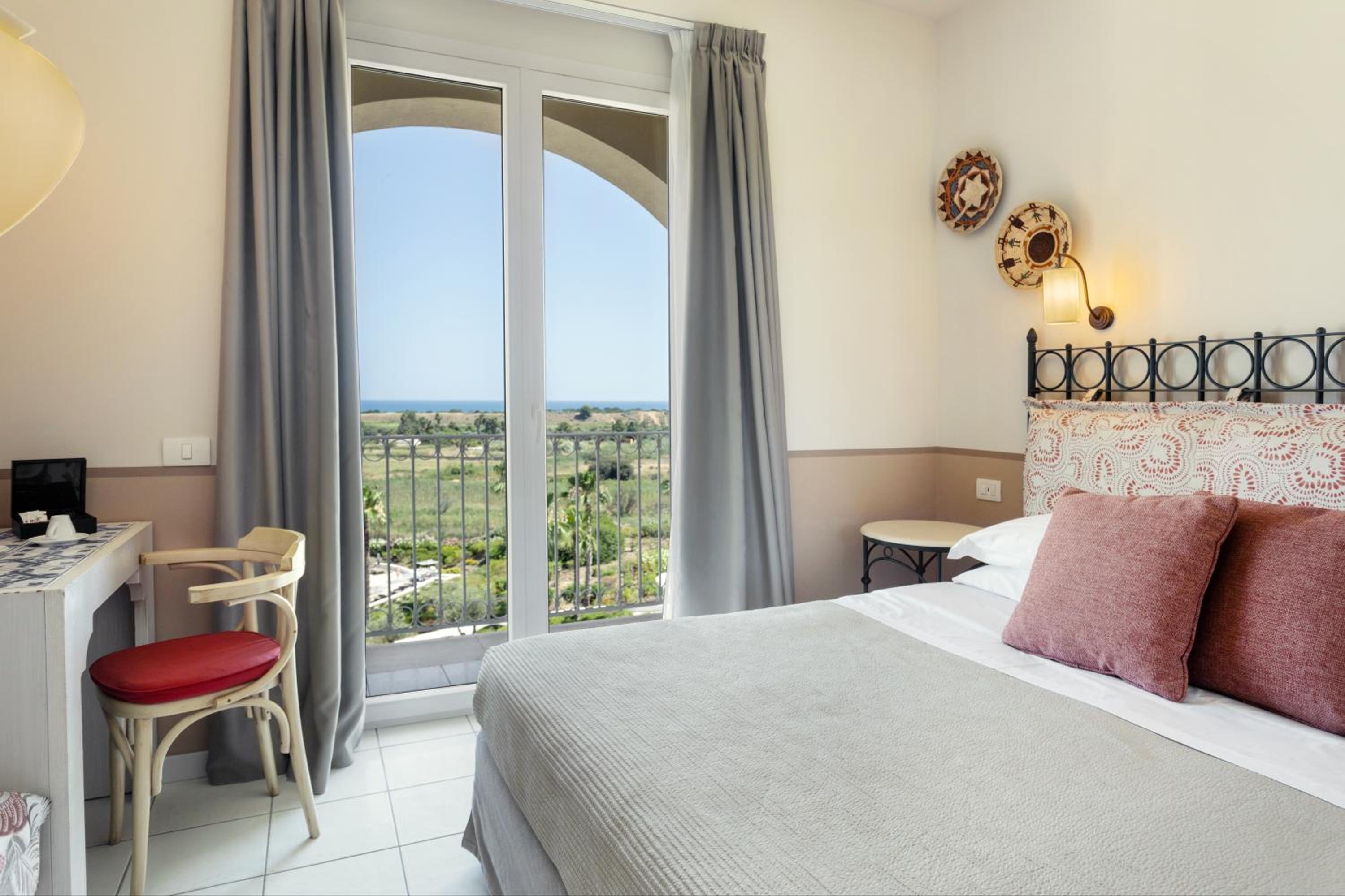 Superior Double Room with Sea View - Photo 2
