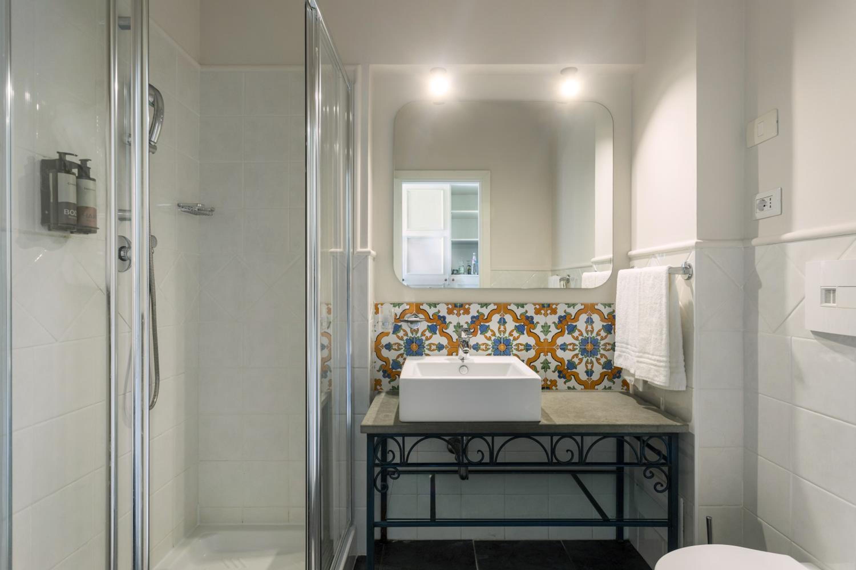 Standard Double Room - Photo 2