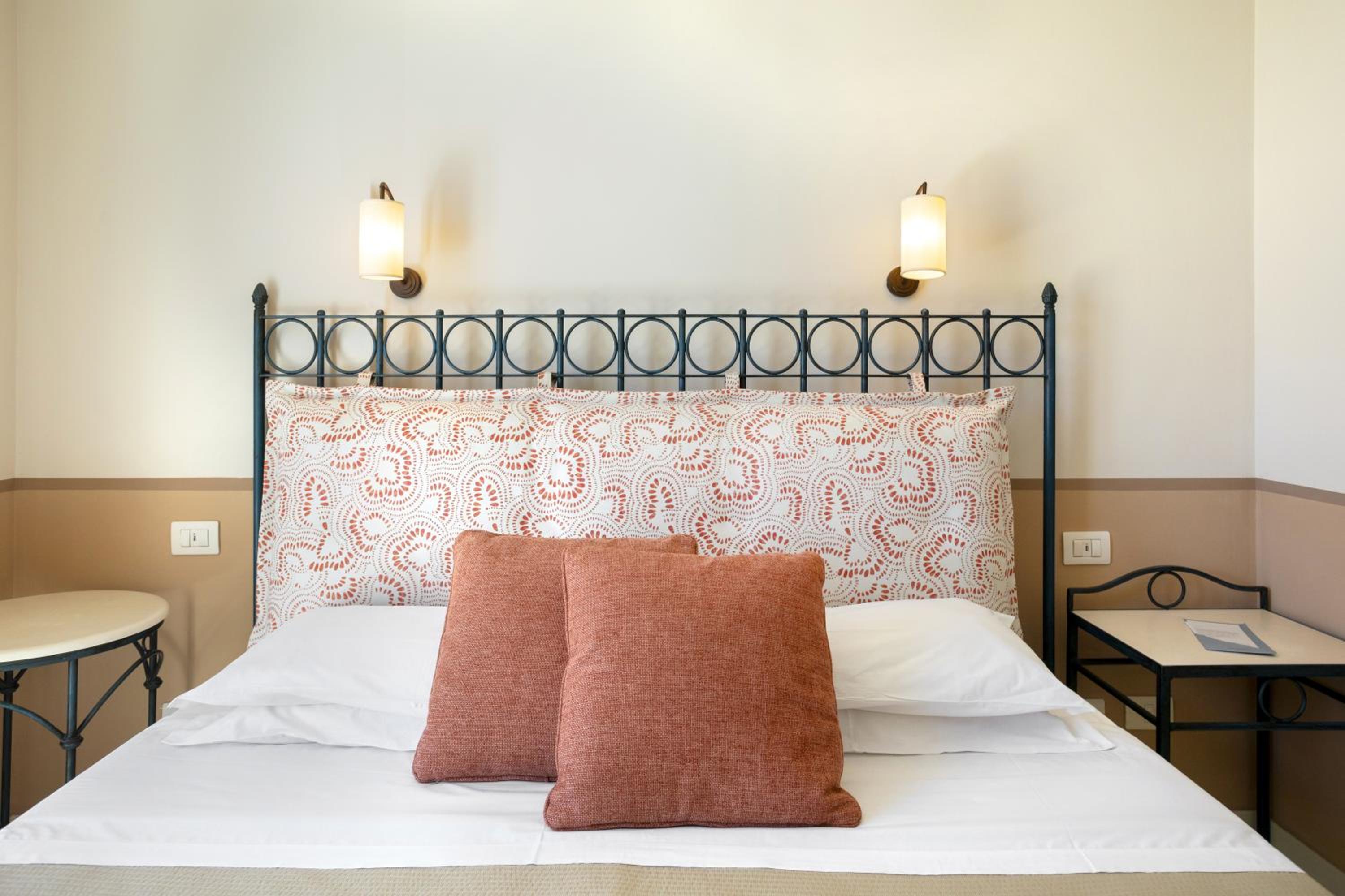 Standard Double Room - Photo 1