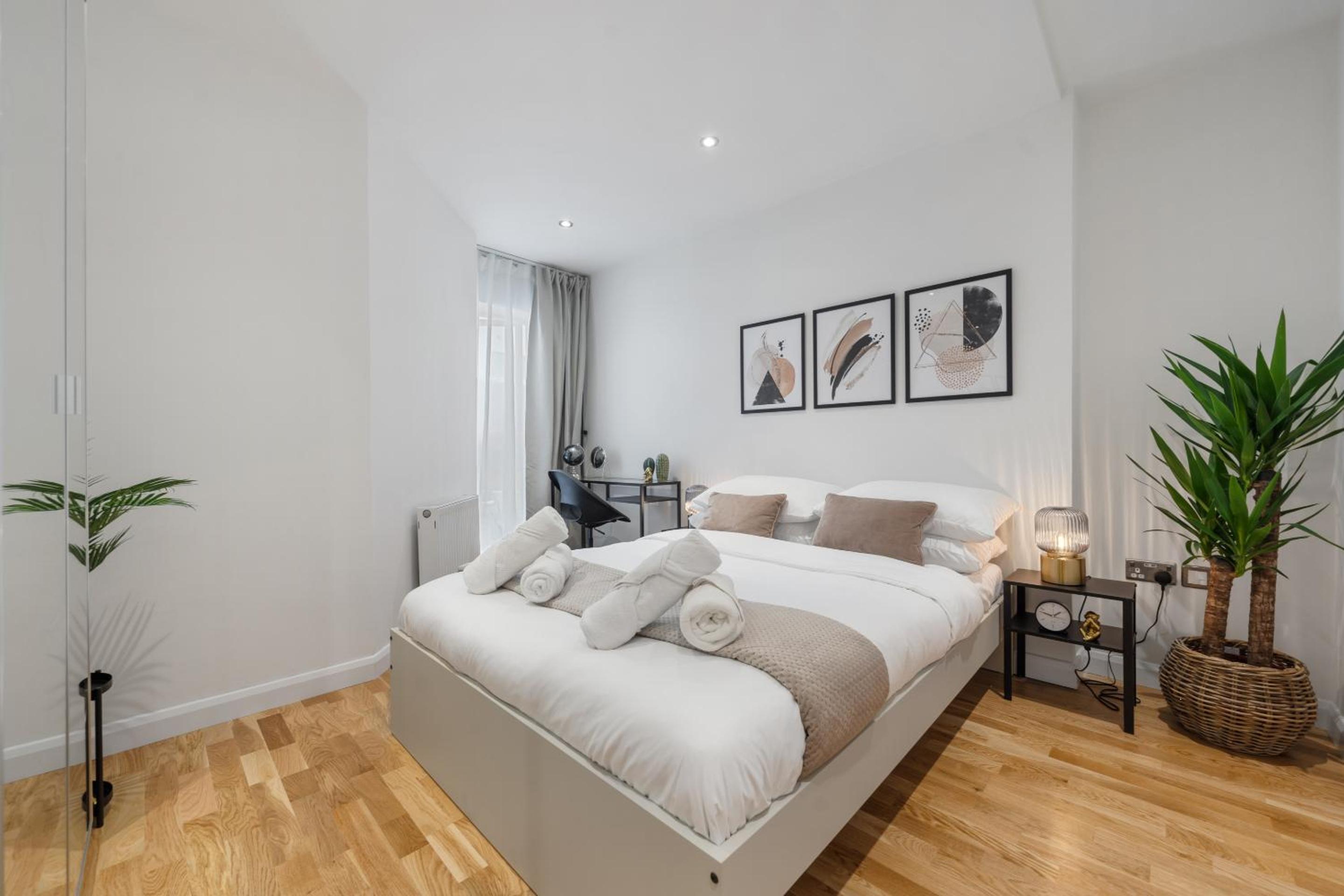 One-Bedroom Apartment photo 1