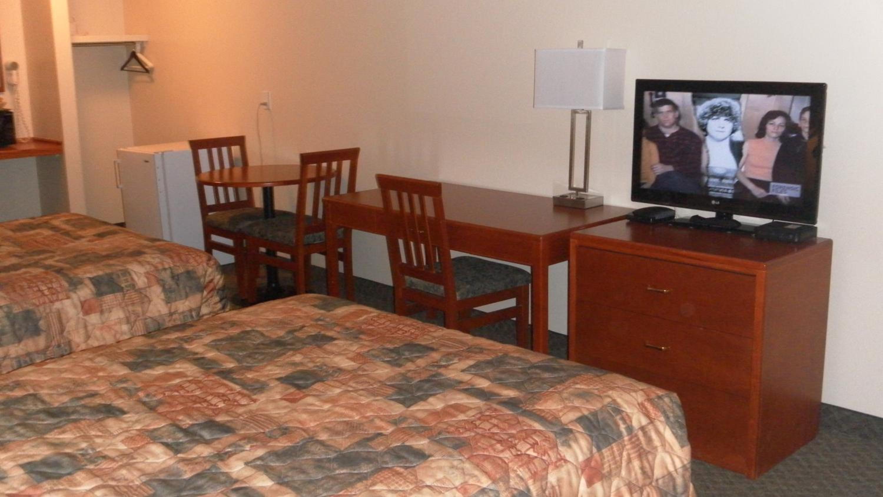 Double Room with Two Double Beds - Non-Smoking photo 3