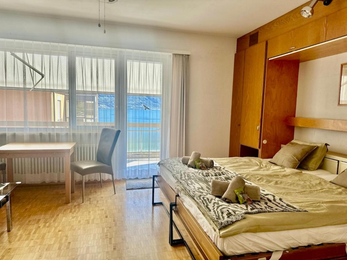 One-Bedroom Apartment photo 1
