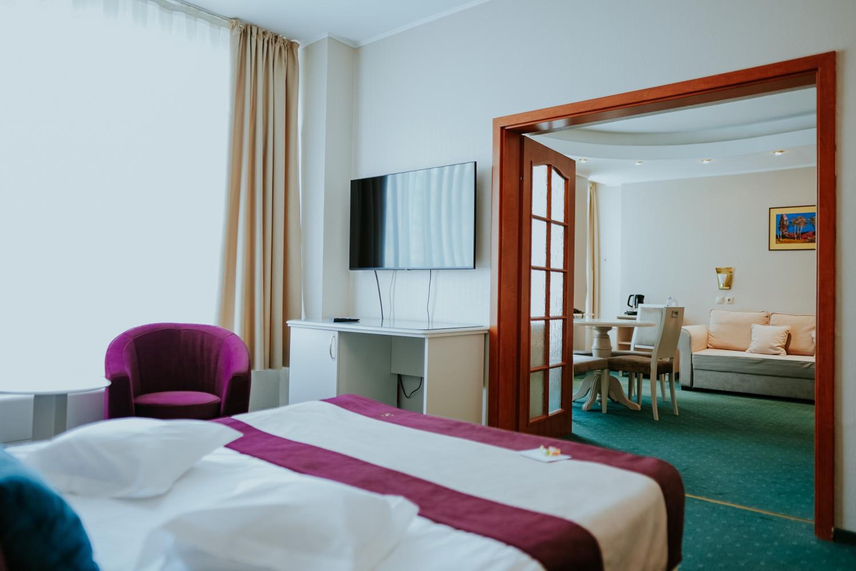 Suite with SPA access and Free Parking - Photo 1