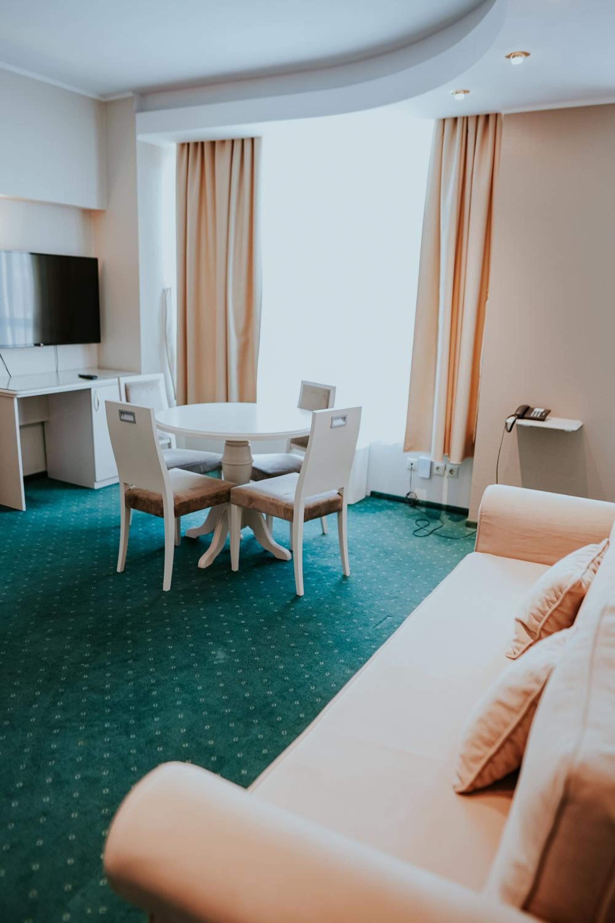 Suite with SPA access and Free Parking - Photo 6