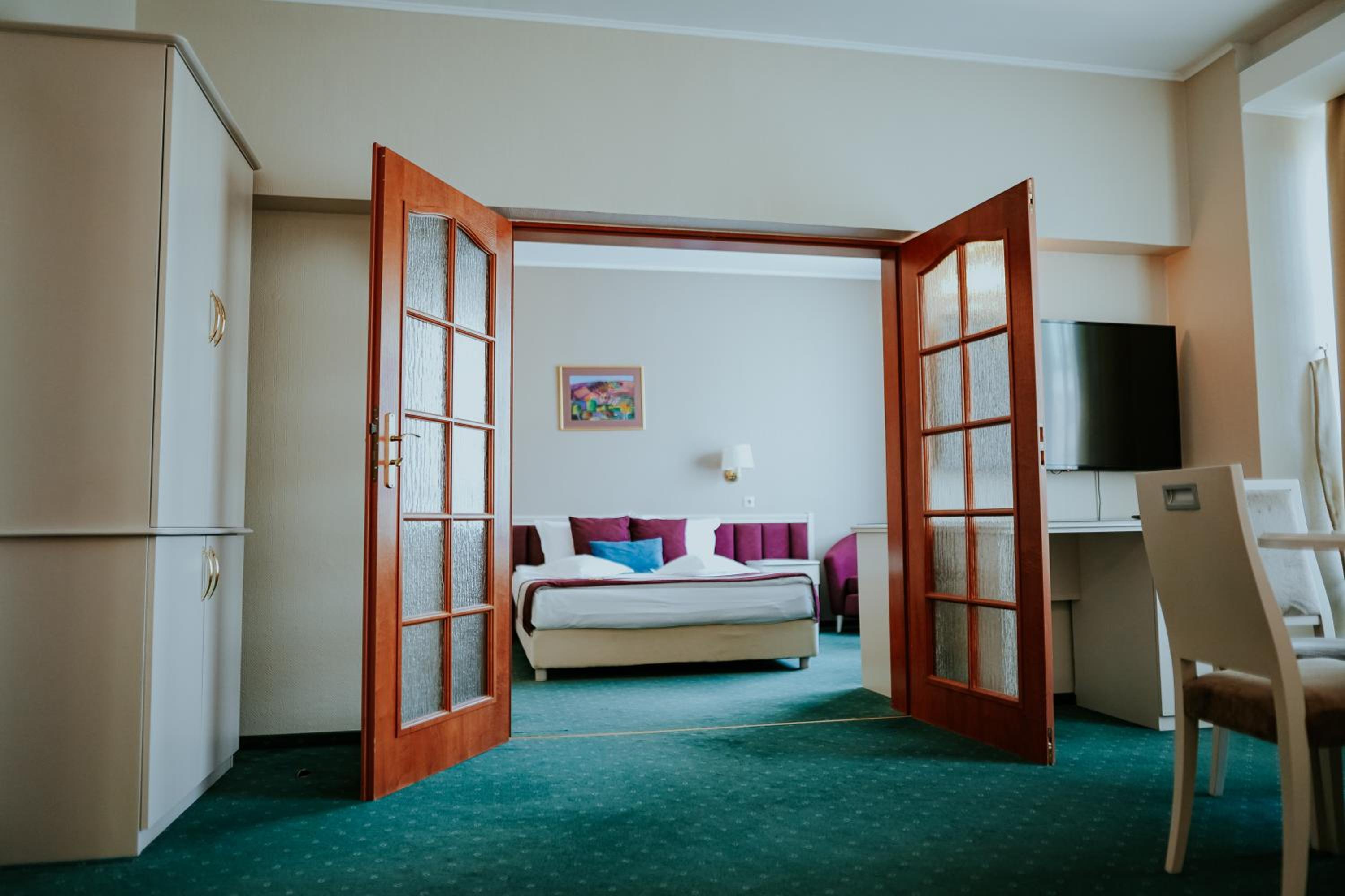Suite with SPA access and Free Parking - Photo 7
