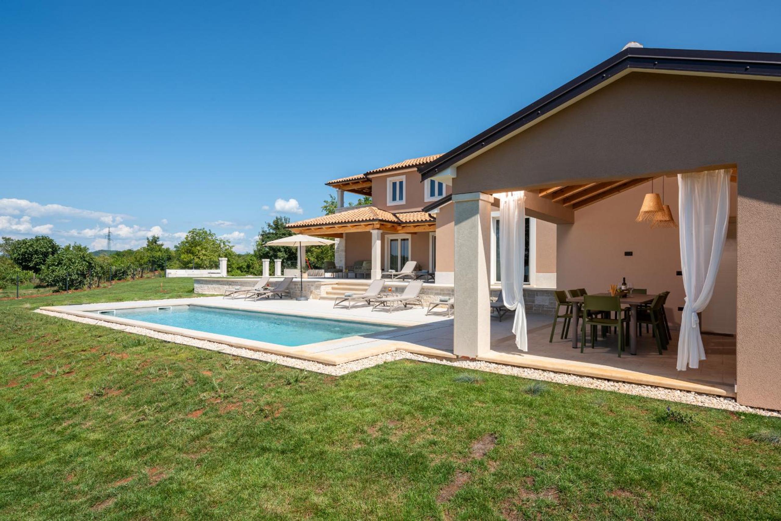 Villa photo 3