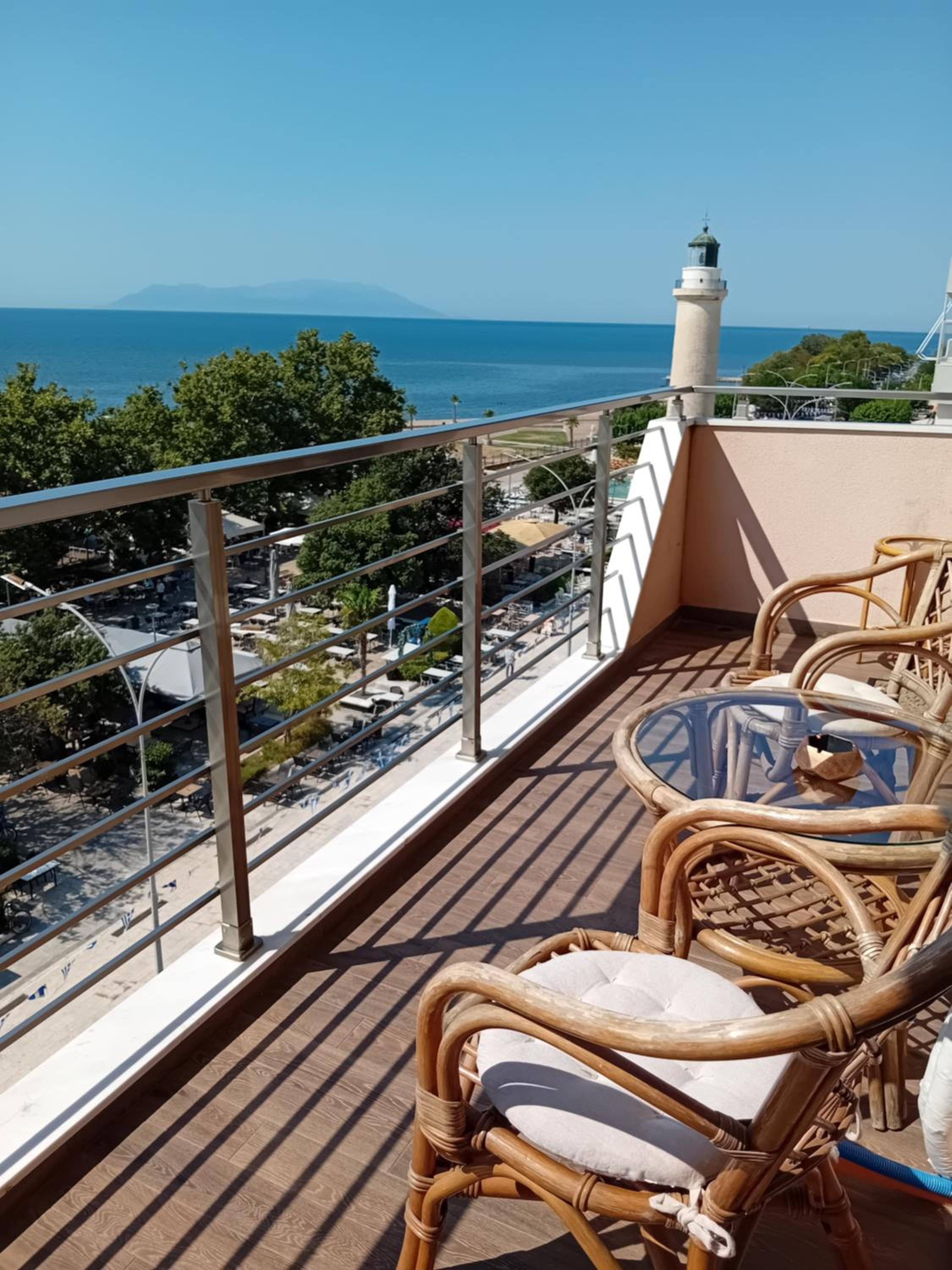 Two-Bedroom Apartment with Balcony and Sea View photo 3